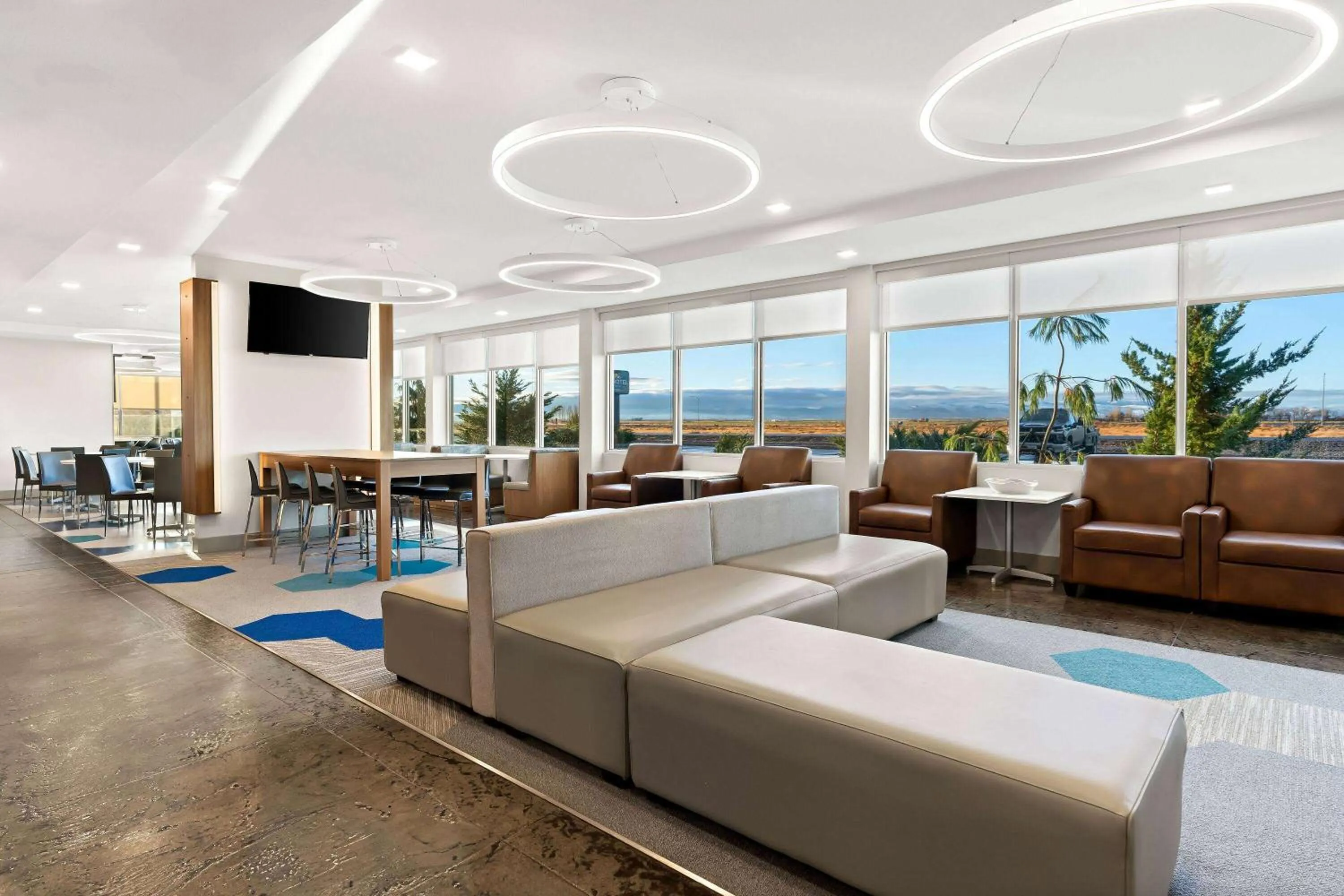 Lobby or reception in Holiday Inn Express & Suites George - Quincy South by IHG