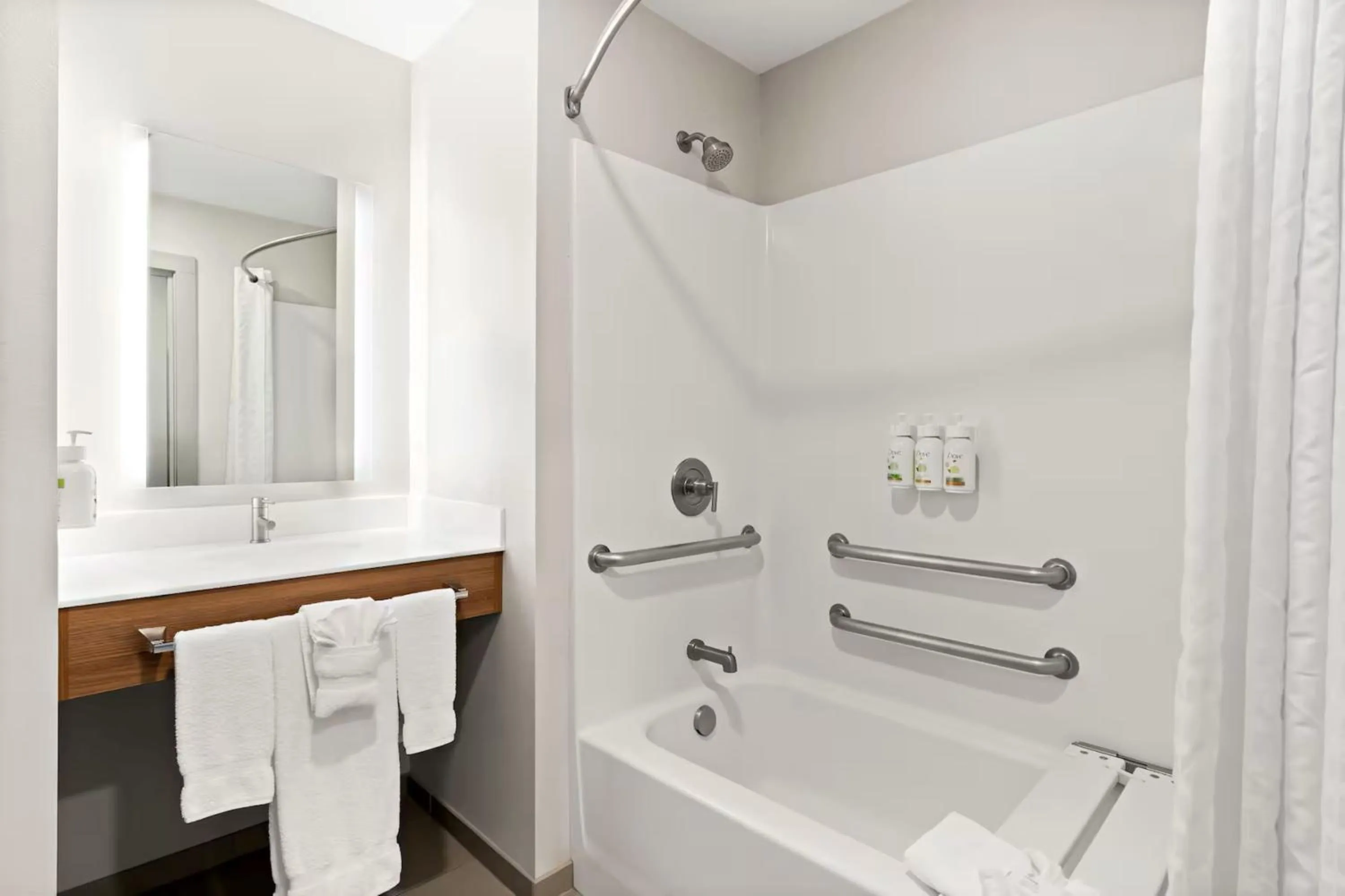 Bathroom in Holiday Inn Express & Suites George - Quincy South by IHG