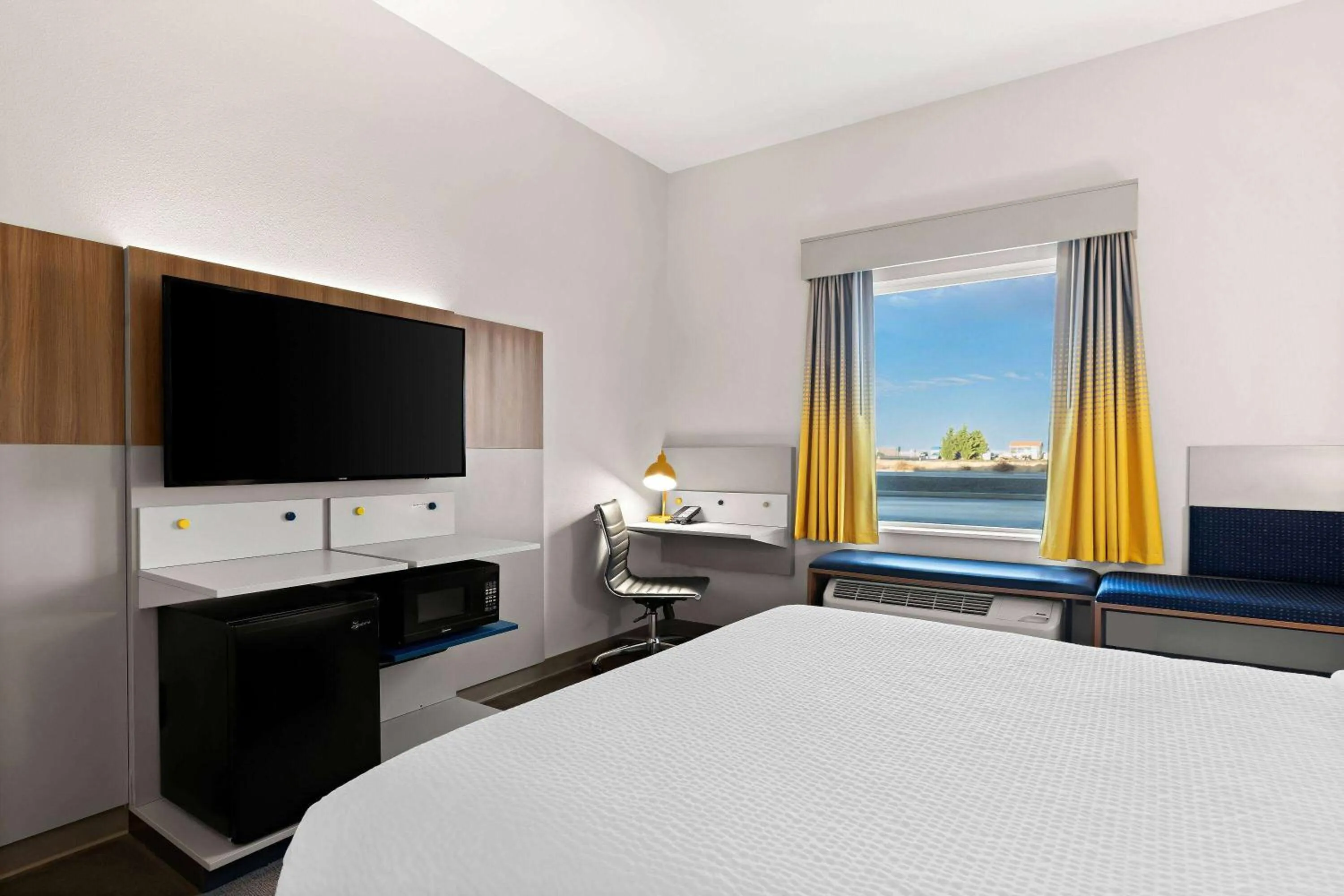 Bed in Holiday Inn Express & Suites George - Quincy South by IHG