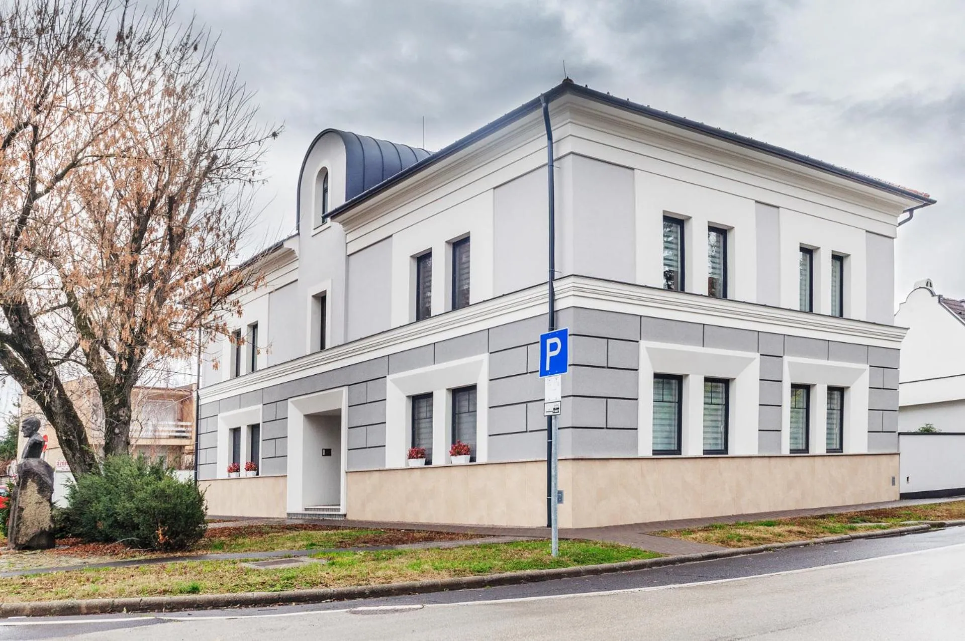 Property building in Corso Lux Apartman