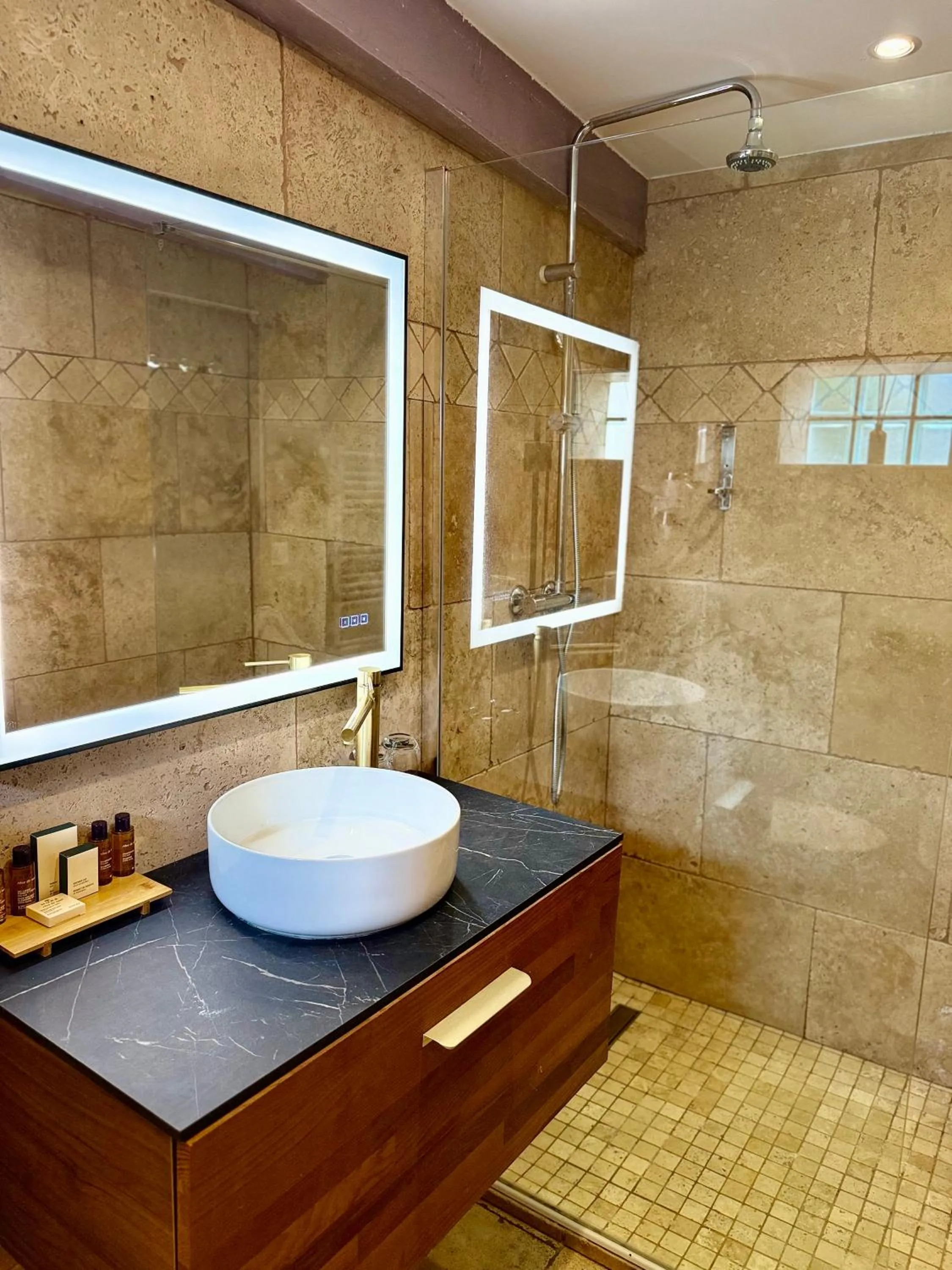 Shower in La Villa Dune, Hôtel & Spa