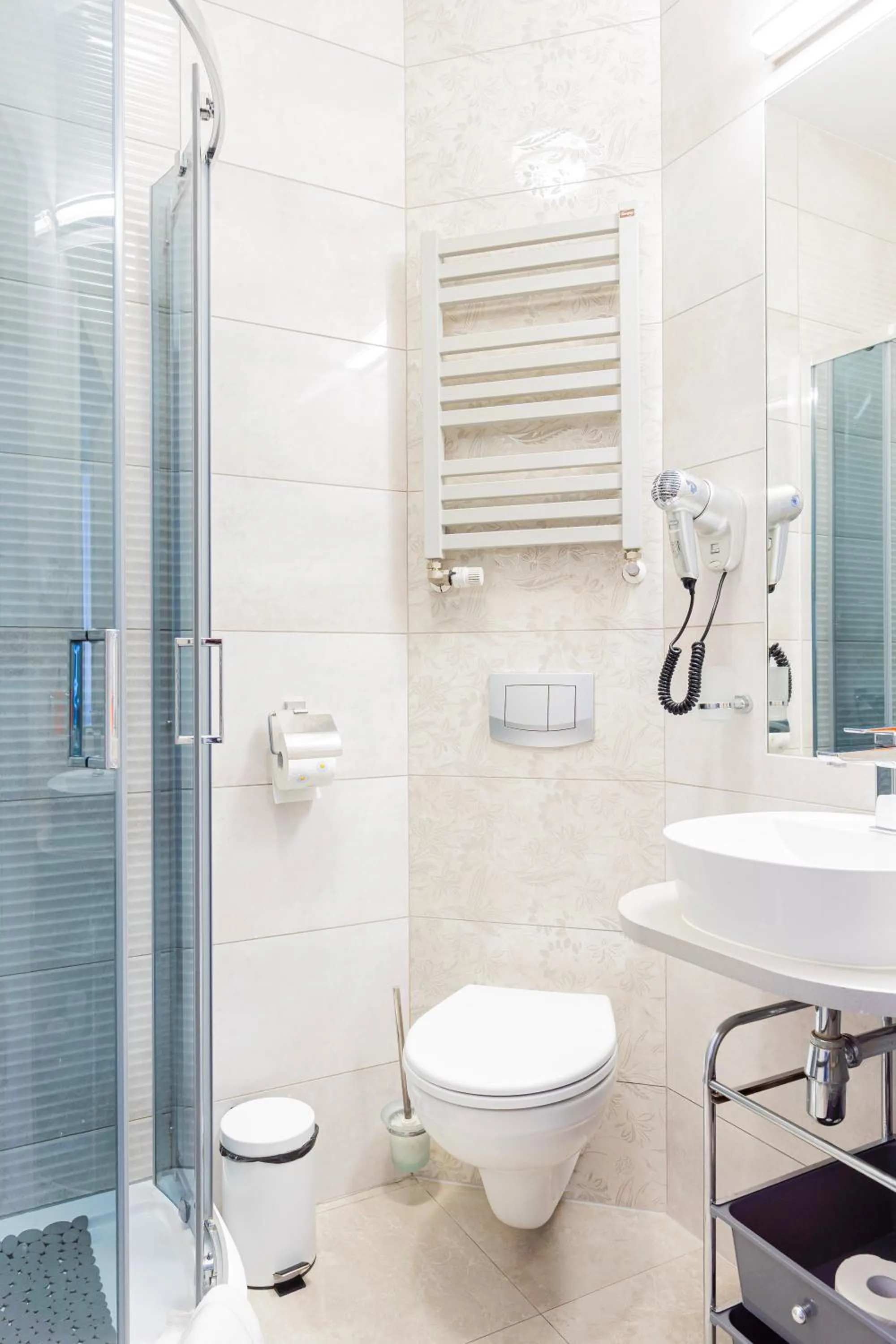 Shower in Kamienica Pod Neptunem - Rynek Puck - Śniadanie w cenie - 200m do Molo