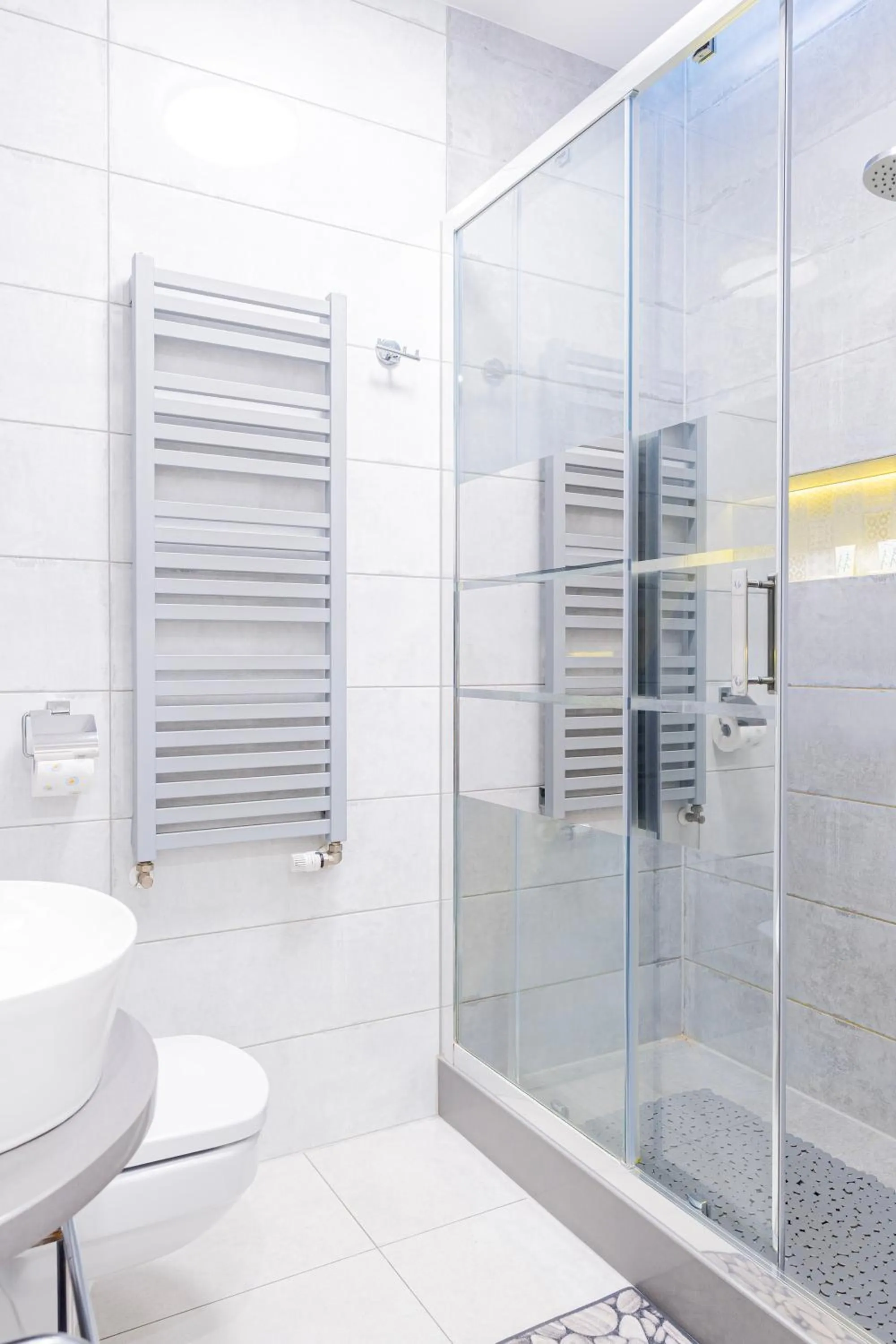 Shower in Kamienica Pod Neptunem - Rynek Puck - Śniadanie w cenie - 200m do Molo