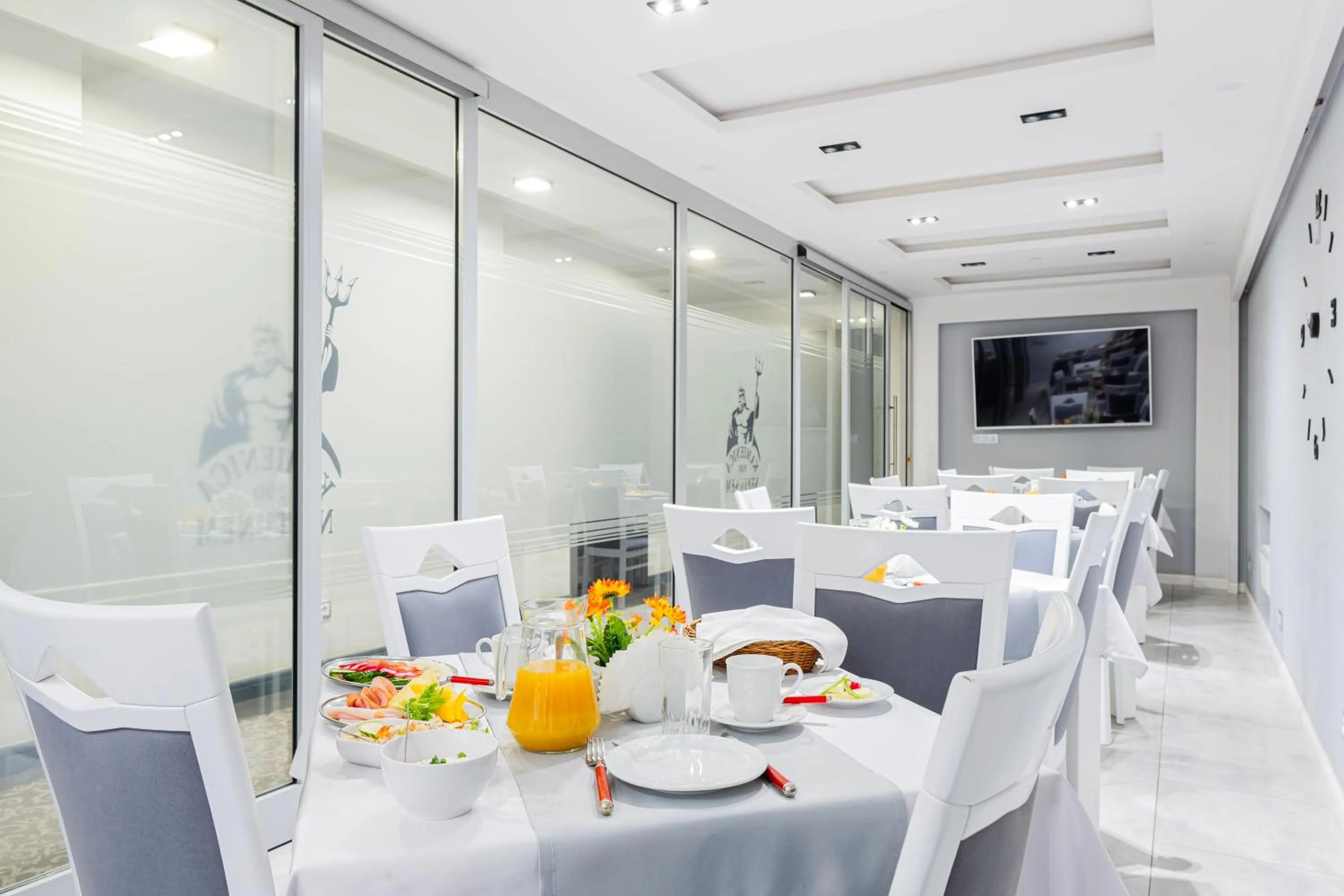 TV and multimedia in Kamienica Pod Neptunem - Rynek Puck - Śniadanie w cenie - 200m do Molo