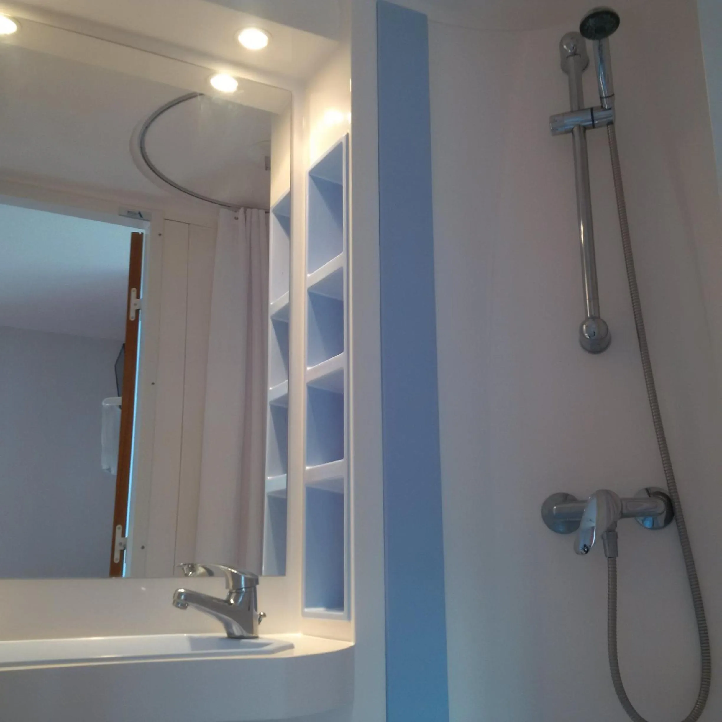 Shower in Le Relais des Cavaliers