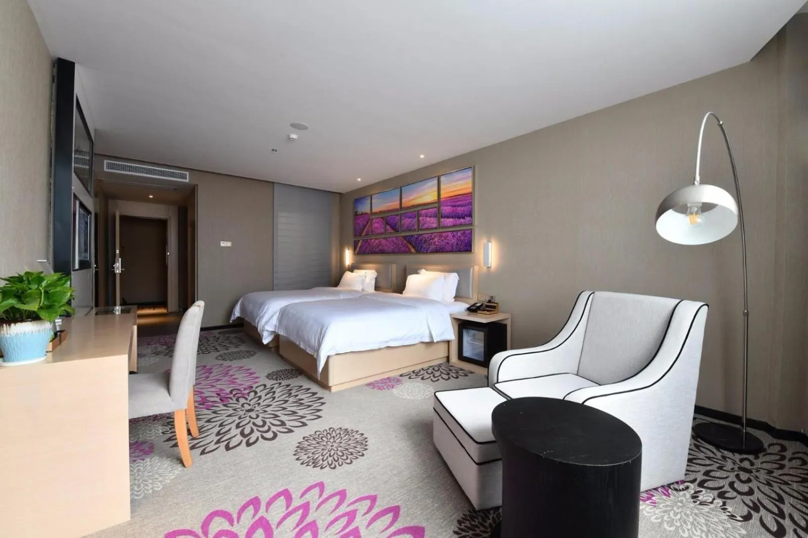 Bed in Lavande Hotel Huizhou High-speed Railway South Station Wanlian Square