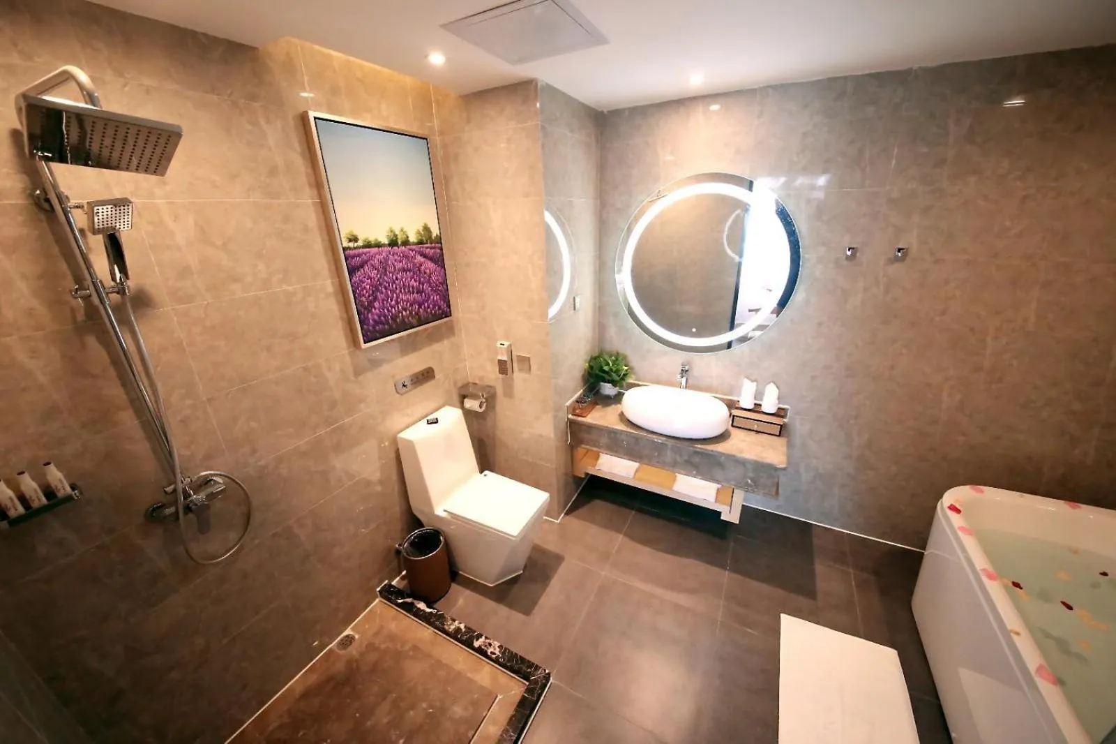 Lavande Hotel Heyuan Zijin