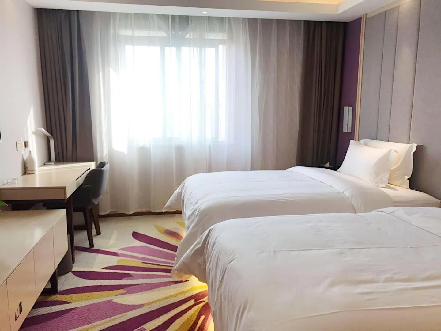 Lavande Hotel Turpan Grand Cross