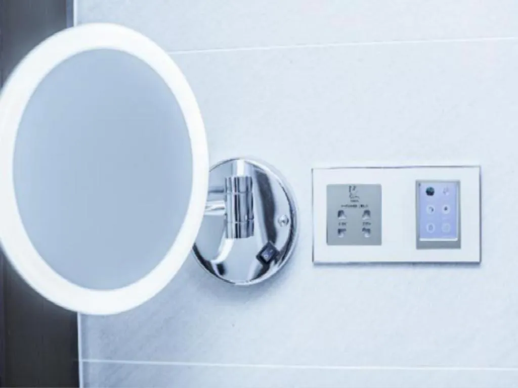 Lavande Hotel Korla city government swan lake