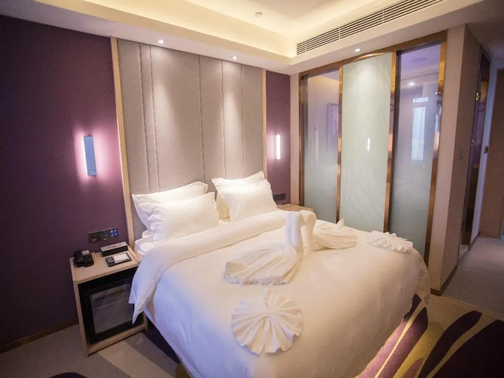 Bed in Lavande Hotel Korla city government swan lake