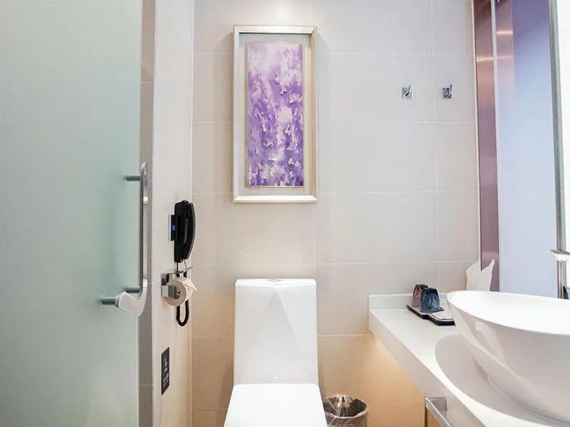 Lavande Hotel Zigong Tanmulin Lantern Park