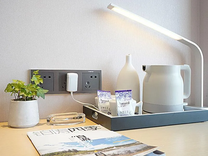 Lavande Hotel Zigong Tanmulin Lantern Park