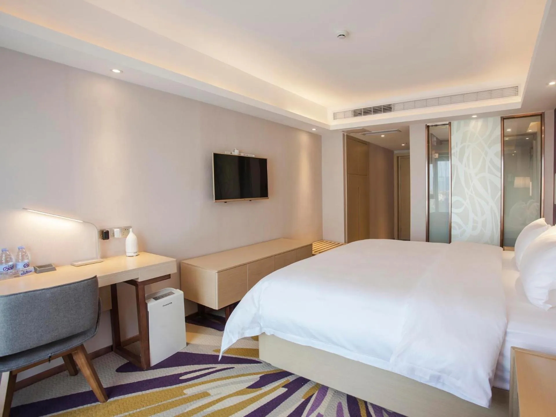 Bed in Lavande Hotel Zigong Tanmulin Lantern Park