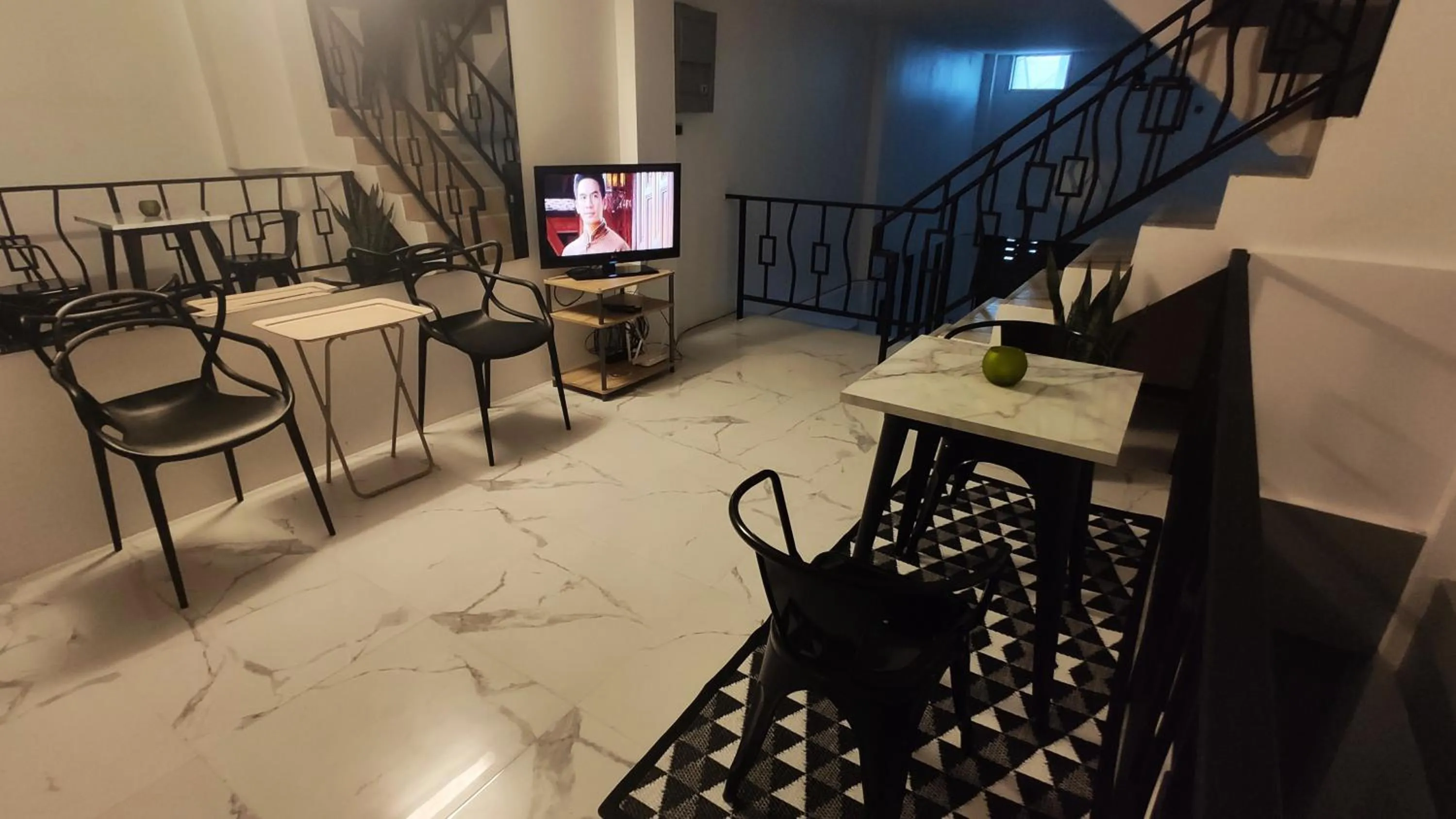 Family in Nap at 265 Donmeaung