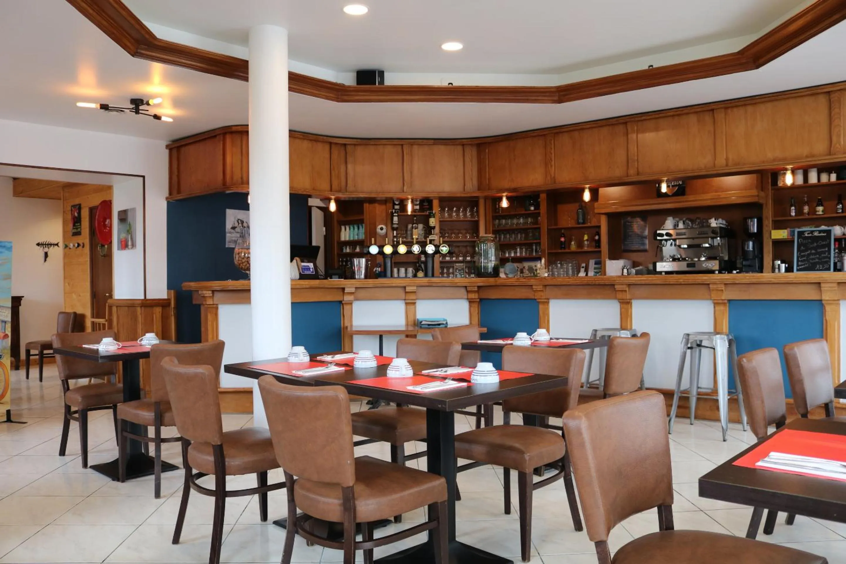 Dining area in TREAS GLAZ