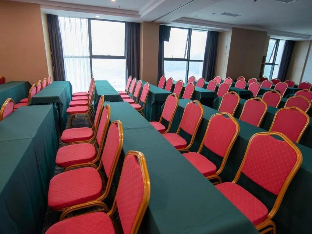 Lavande Hotel Bazhong Fortune Center