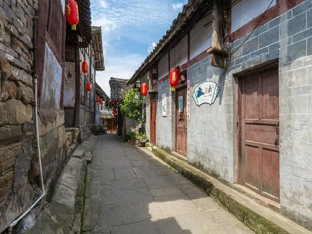 Lavande Hotel Bazhong Fortune Center