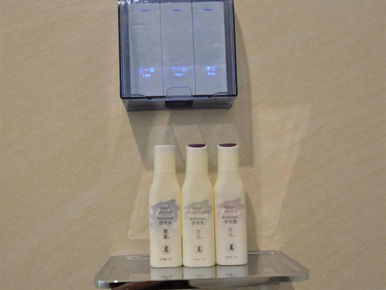 Lavande Hotel Xingyi Jushan Avenue