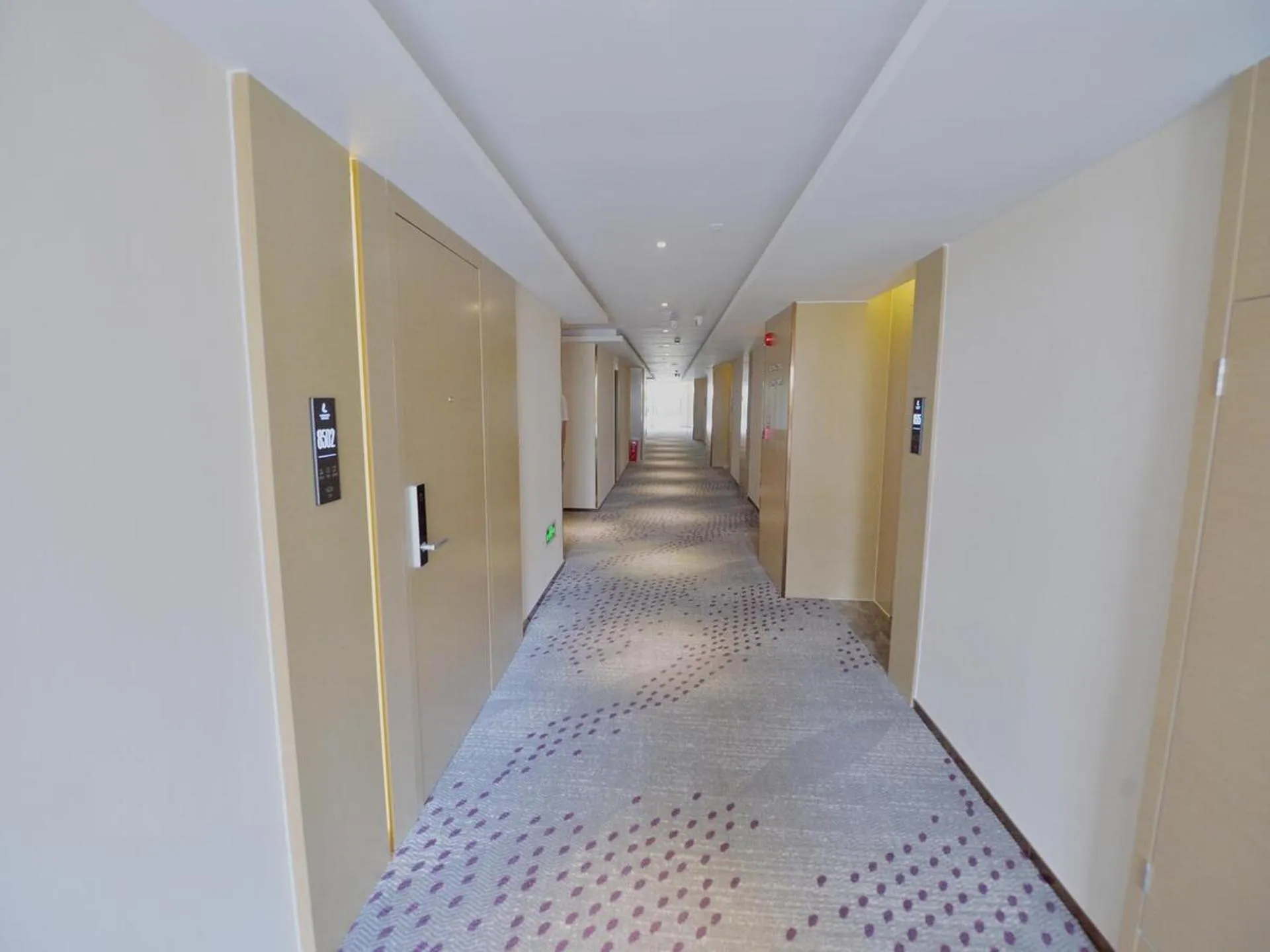 Lavande Hotel Xingyi Jushan Avenue