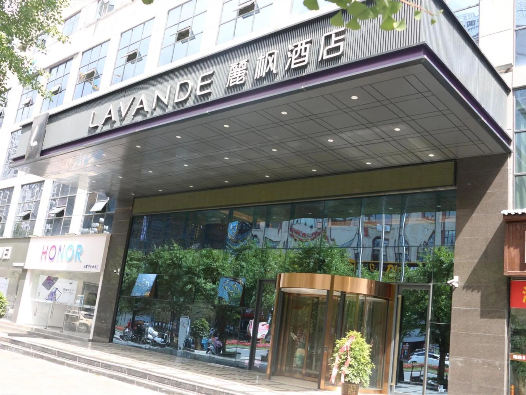 Lavande Hotel Xingyi Jushan Avenue