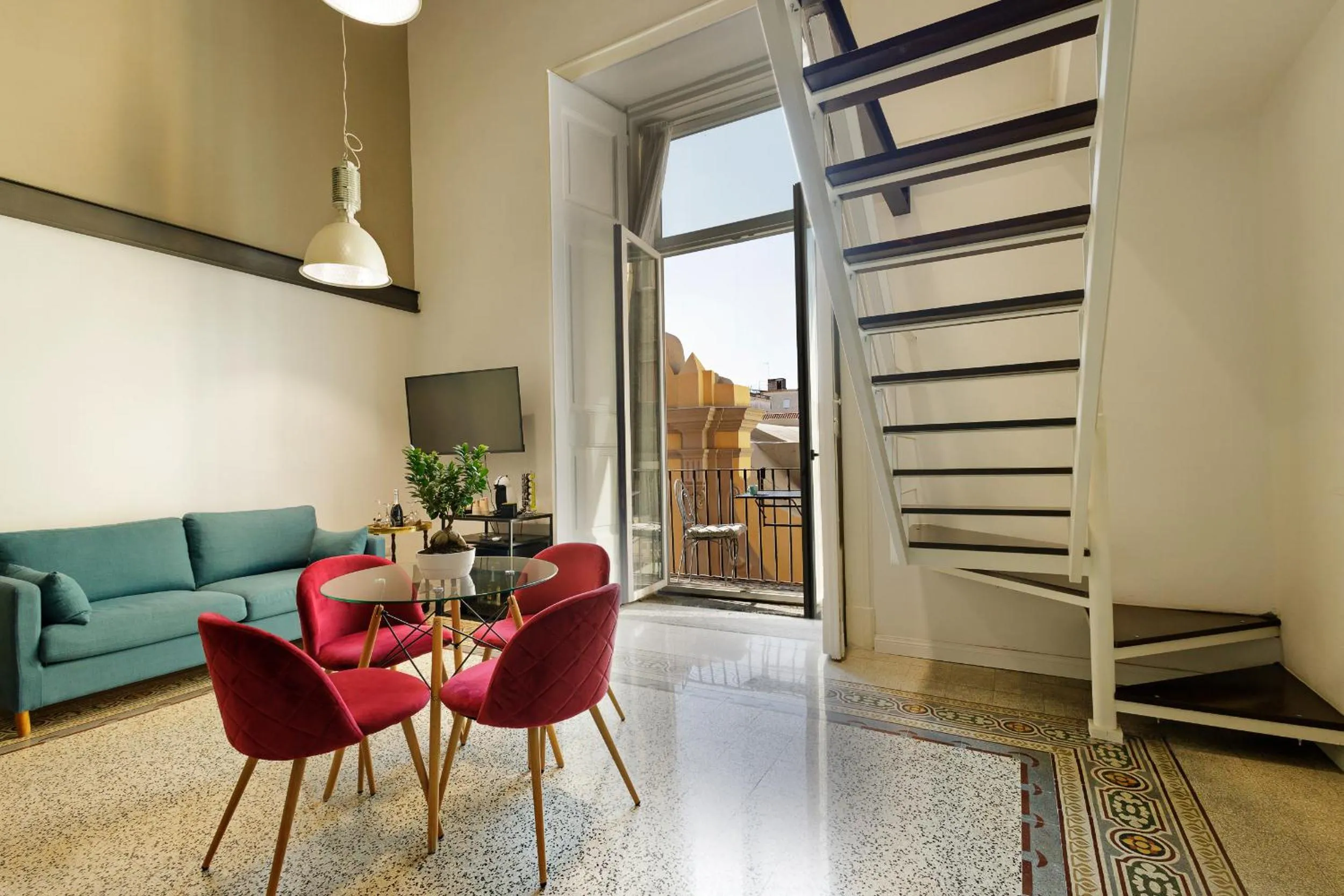 Photo of the whole room in Palà Suites