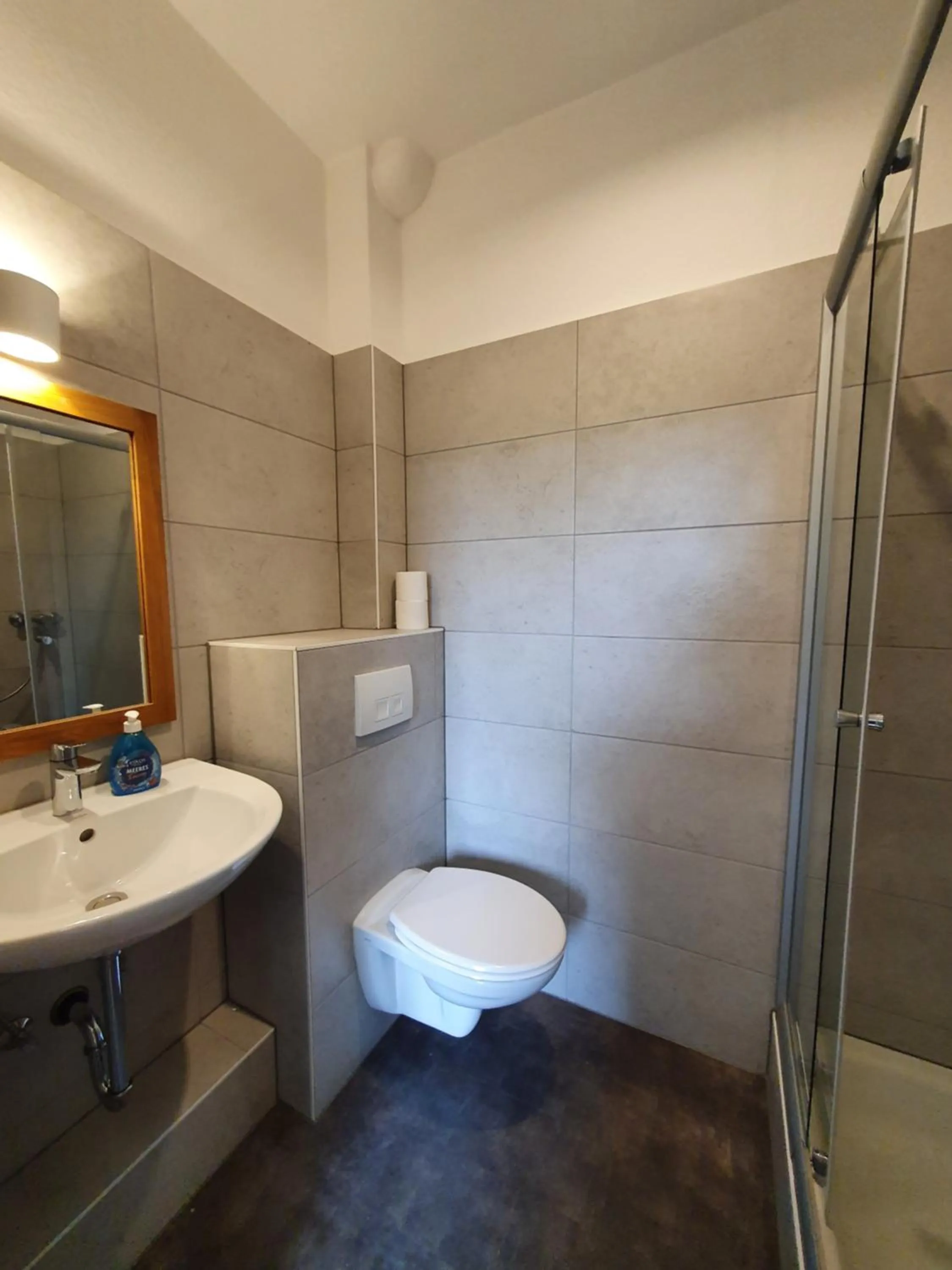 Bathroom in Budget Hotel Biebertal am Milseburgradweg