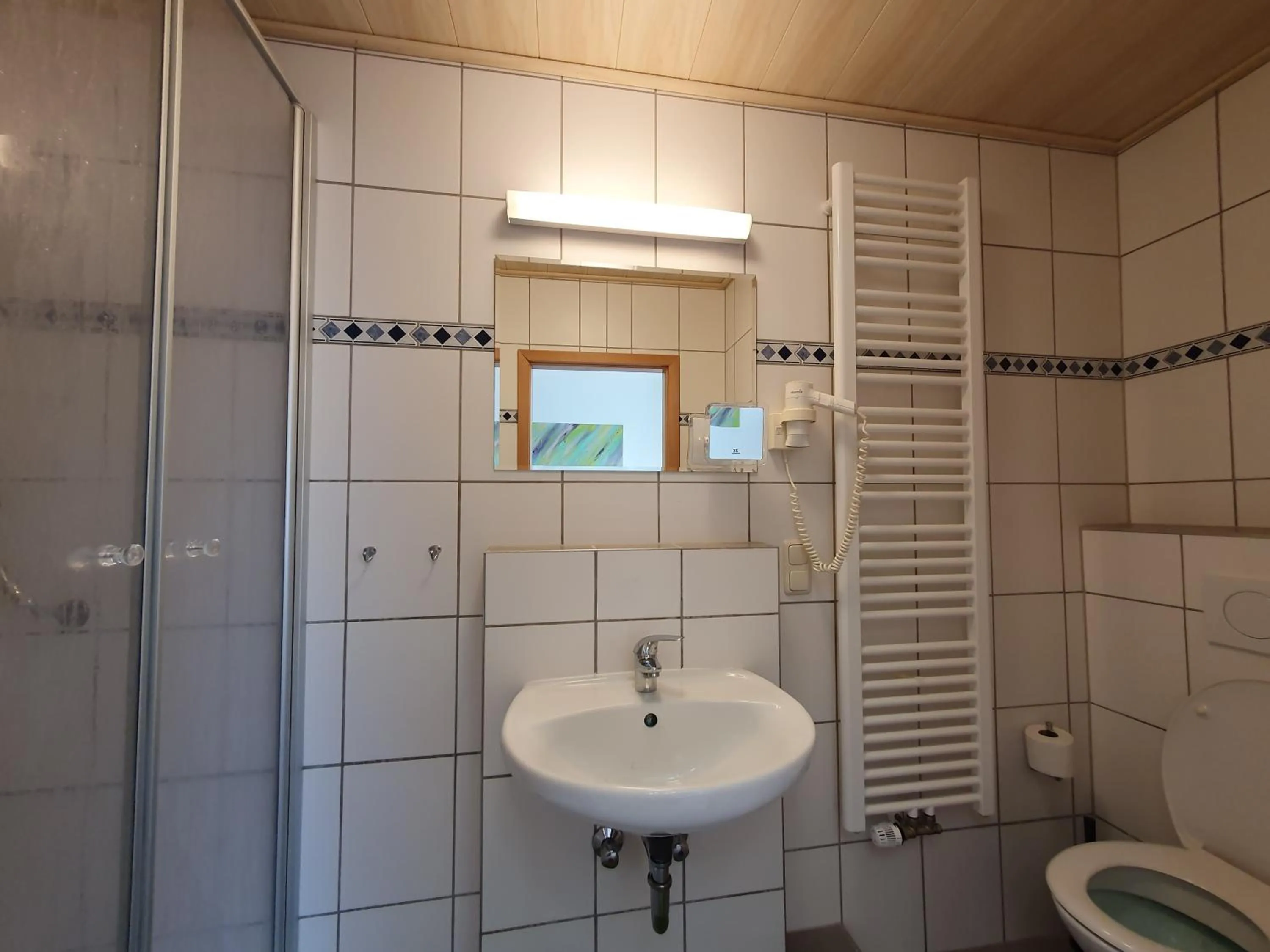 Shower in Budget Hotel Biebertal am Milseburgradweg