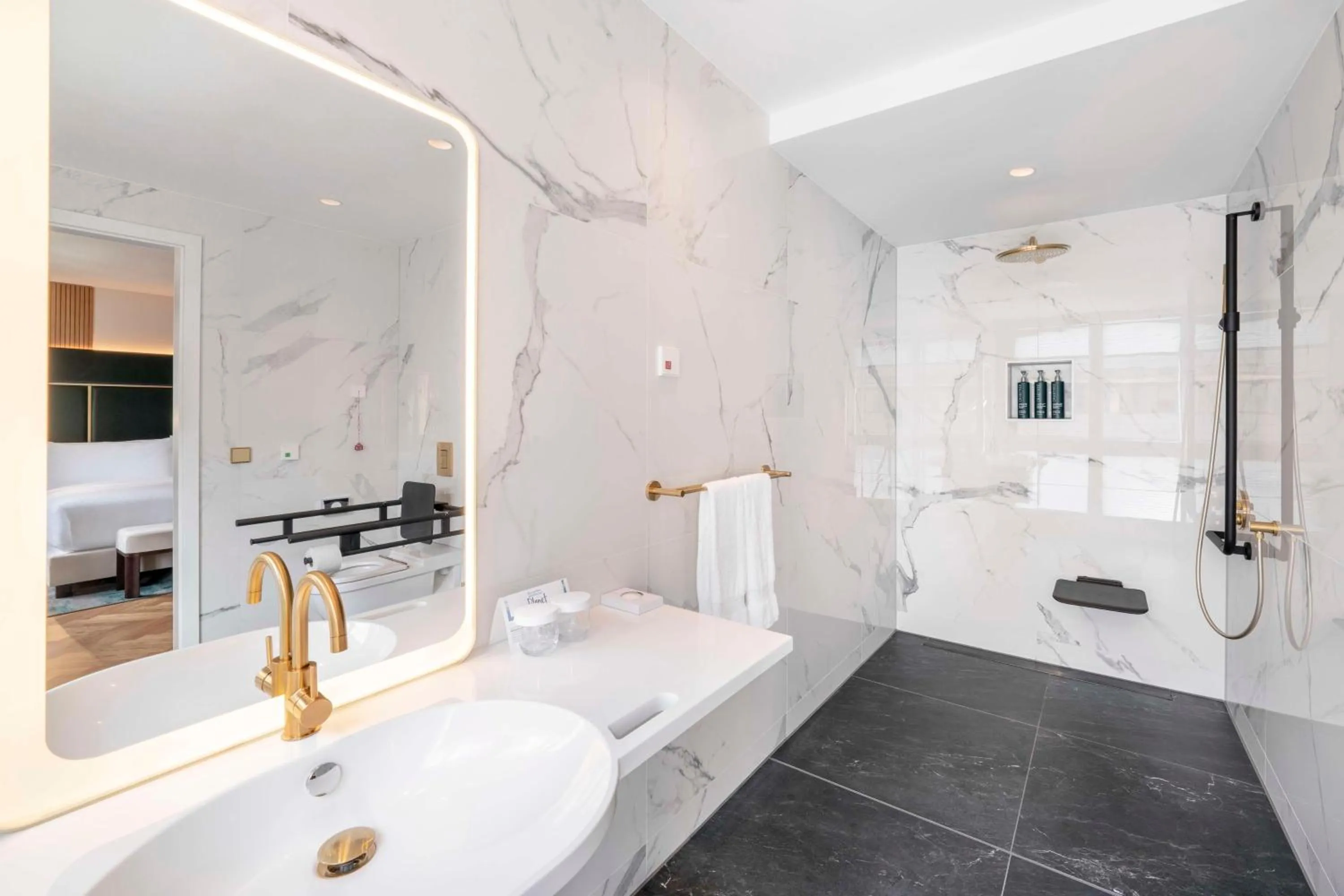 Bathroom in Hilton Berlin