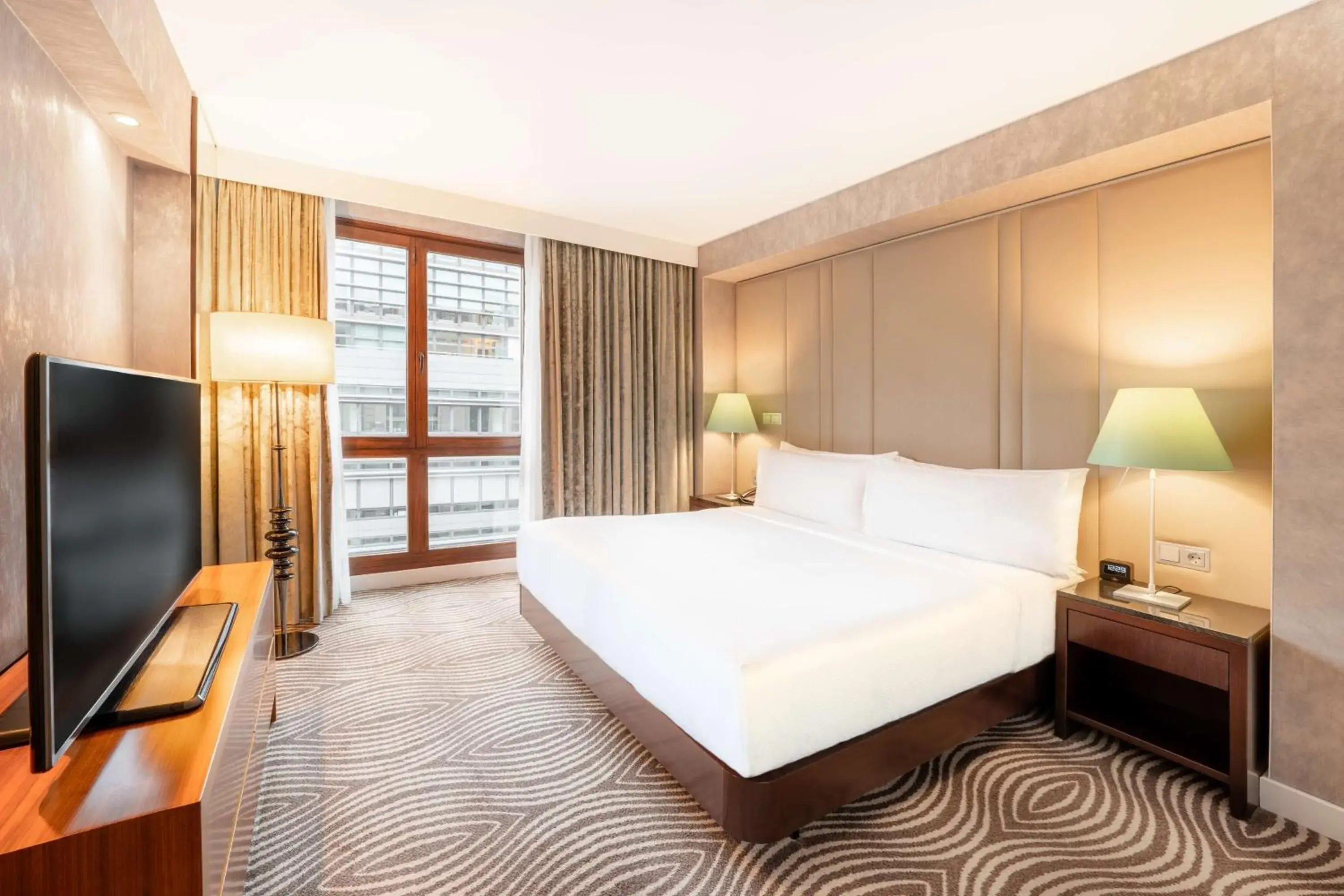 Corner Suite with Executive Lounge Access in Hilton Berlin Corner Suite with Executive Lounge Access in Hilton Berlin