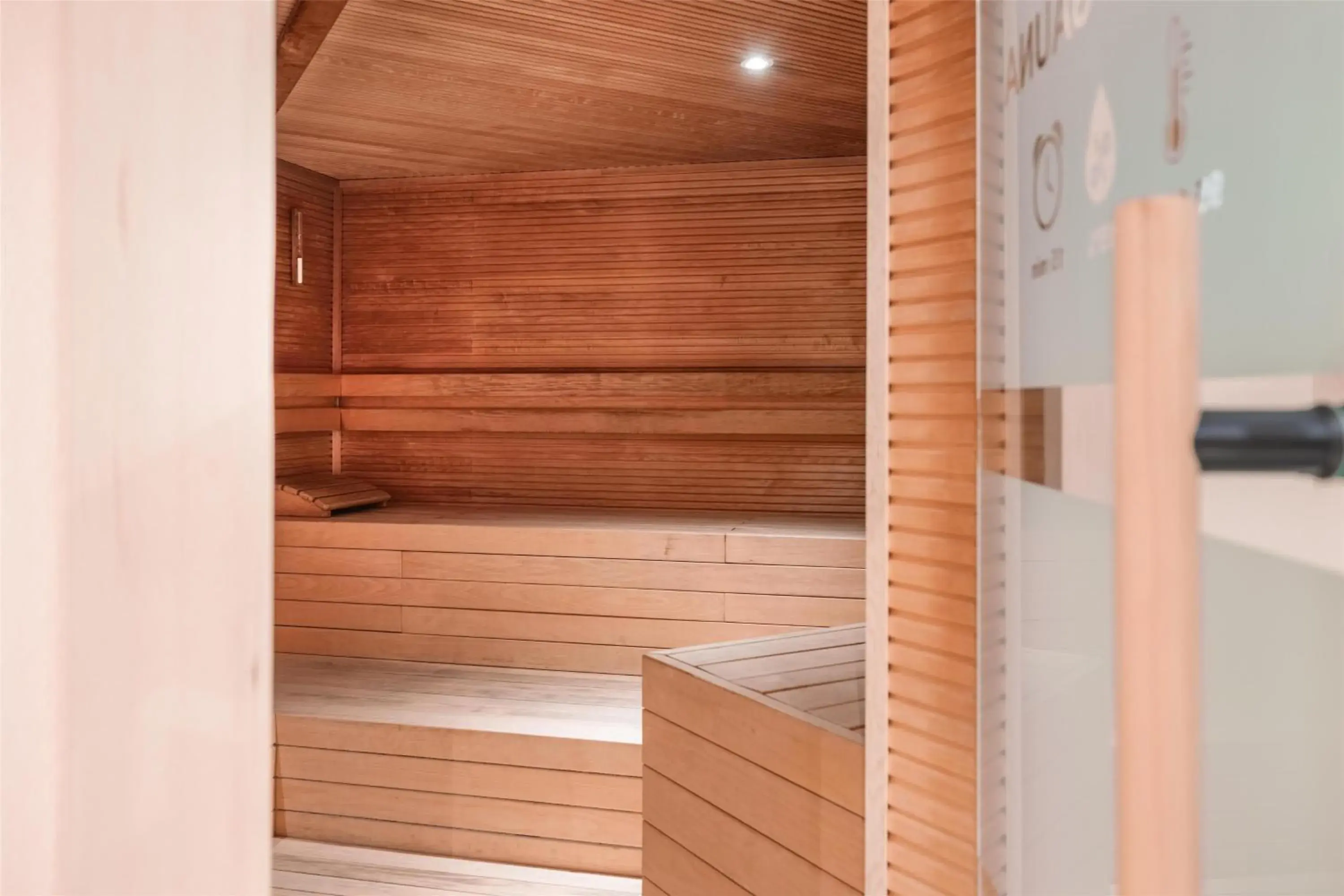 Spa and wellness centre/facilities in Hilton Berlin Spa and wellness centre/facilities in Hilton Berlin