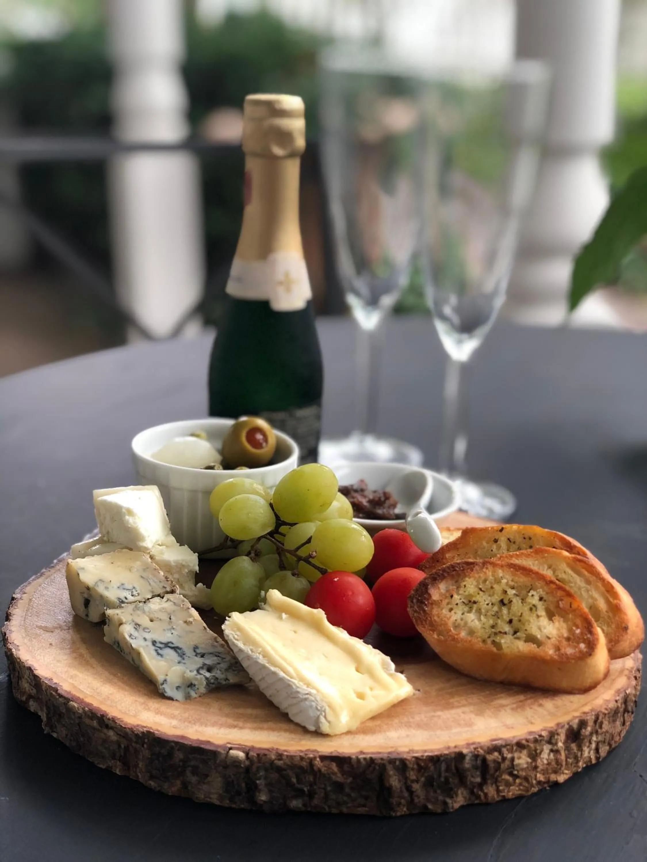 Food and drinks in Harrogate House Inn