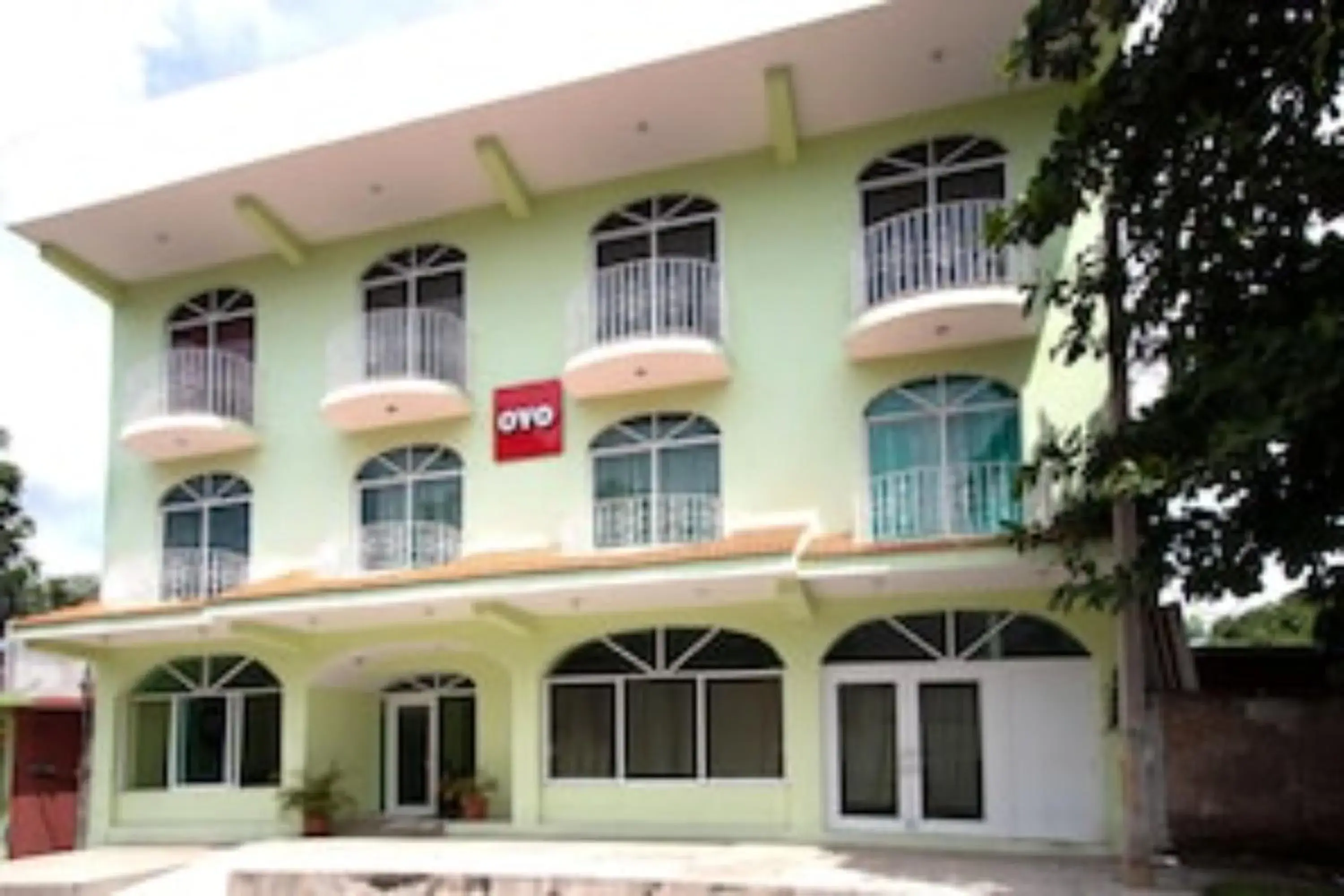Facade/entrance in OYO Hotel Estacion,José Cardel,Parque Central Revolución Facade/entrance in OYO Hotel Estacion,José Cardel,Parque Central Revolución