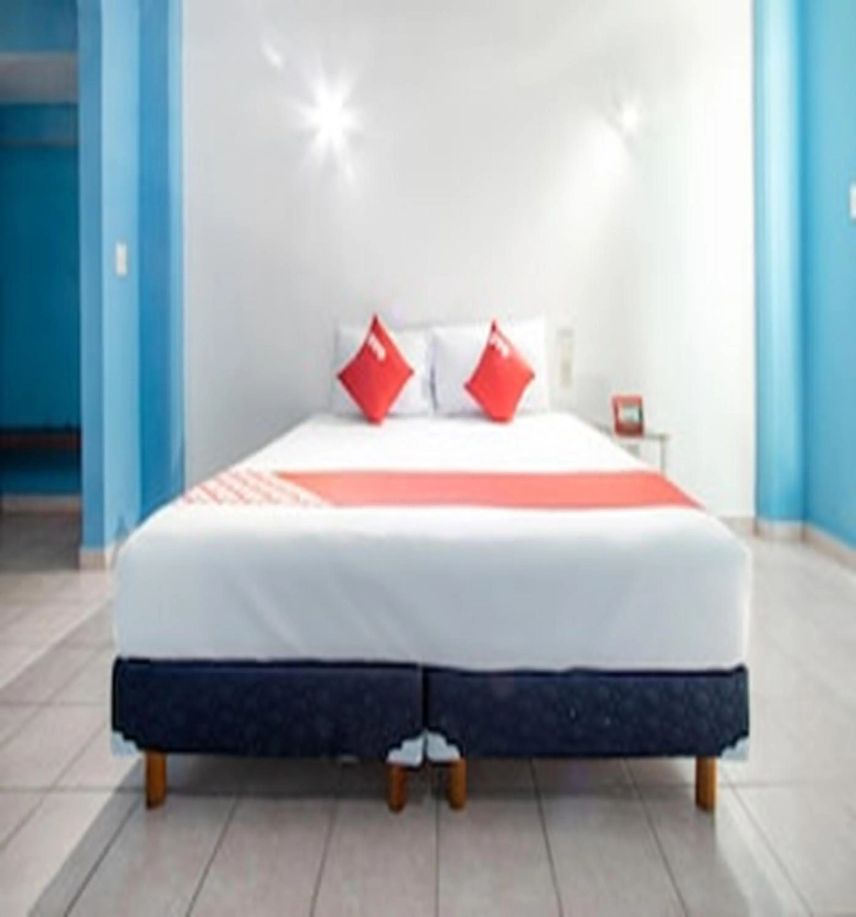 Photo of the whole room, Bed in OYO Hotel Estacion,José Cardel,Parque Central Revolución