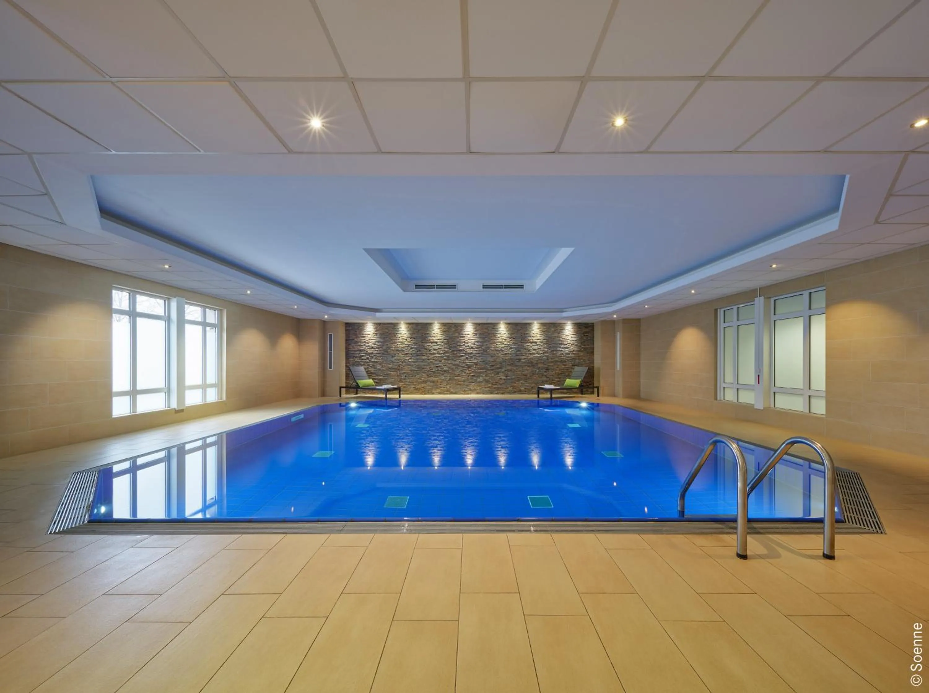 Swimming pool in Dorint Hotel Bonn
