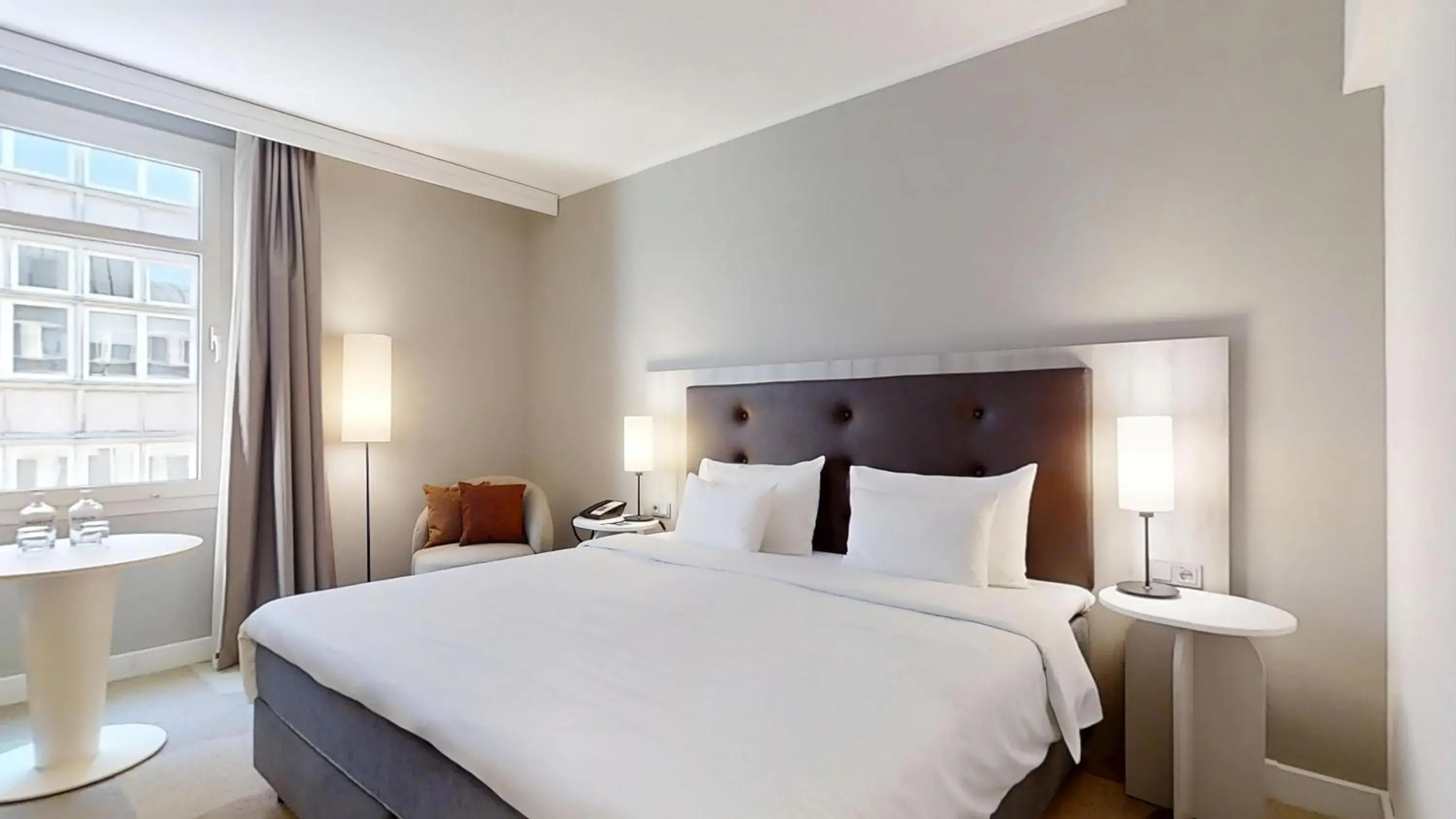 Bedroom, Bed in Radisson Blu Hotel Bremen Bedroom, Bed in Radisson Blu Hotel Bremen