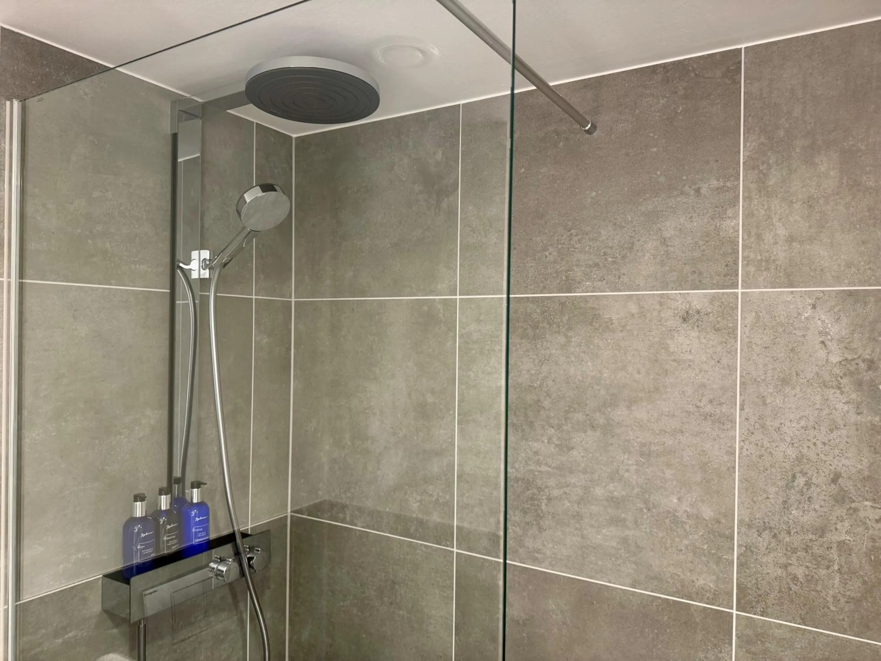 Shower in Radisson Blu Hotel Bremen