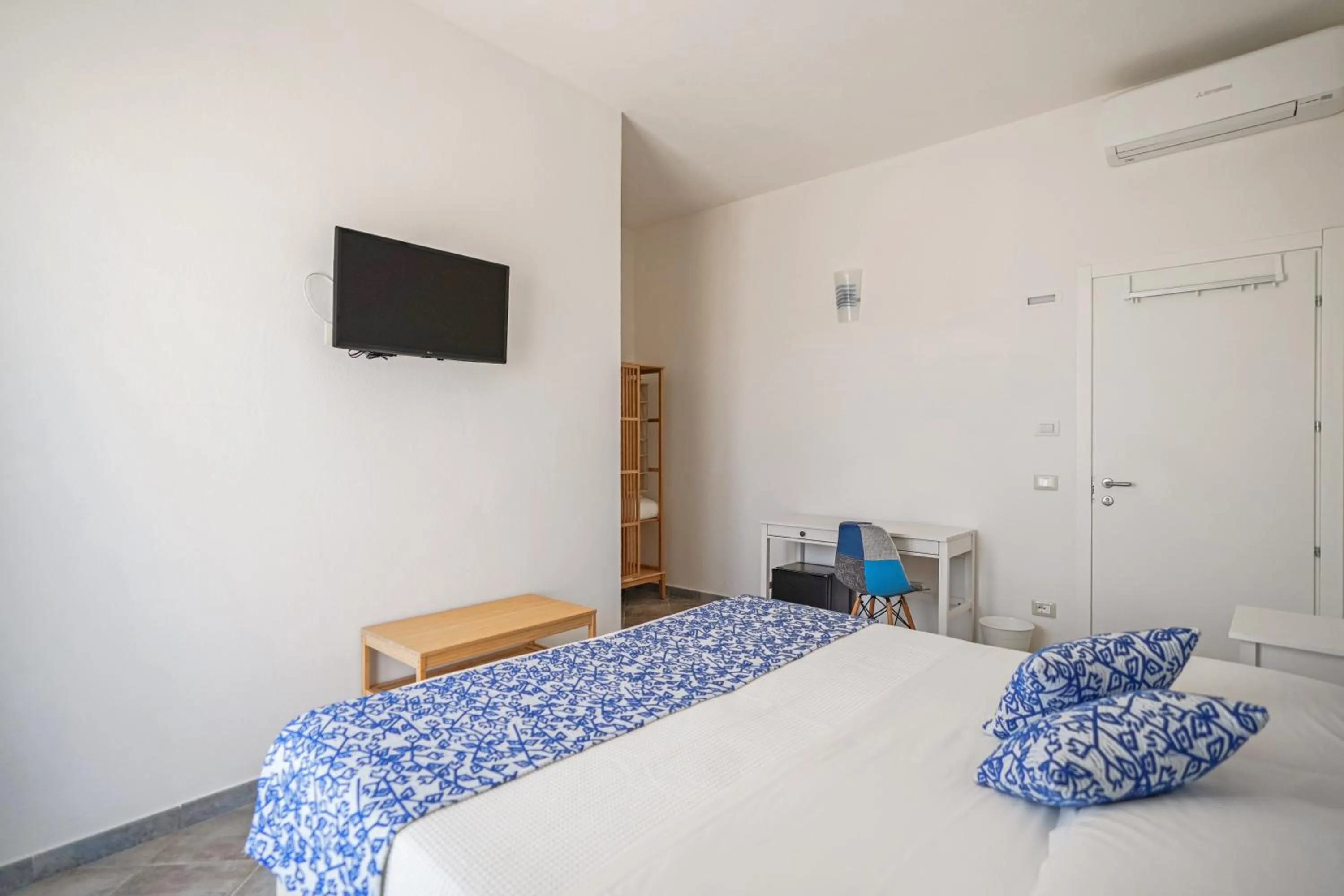 Photo of the whole room, Bed in Controvento