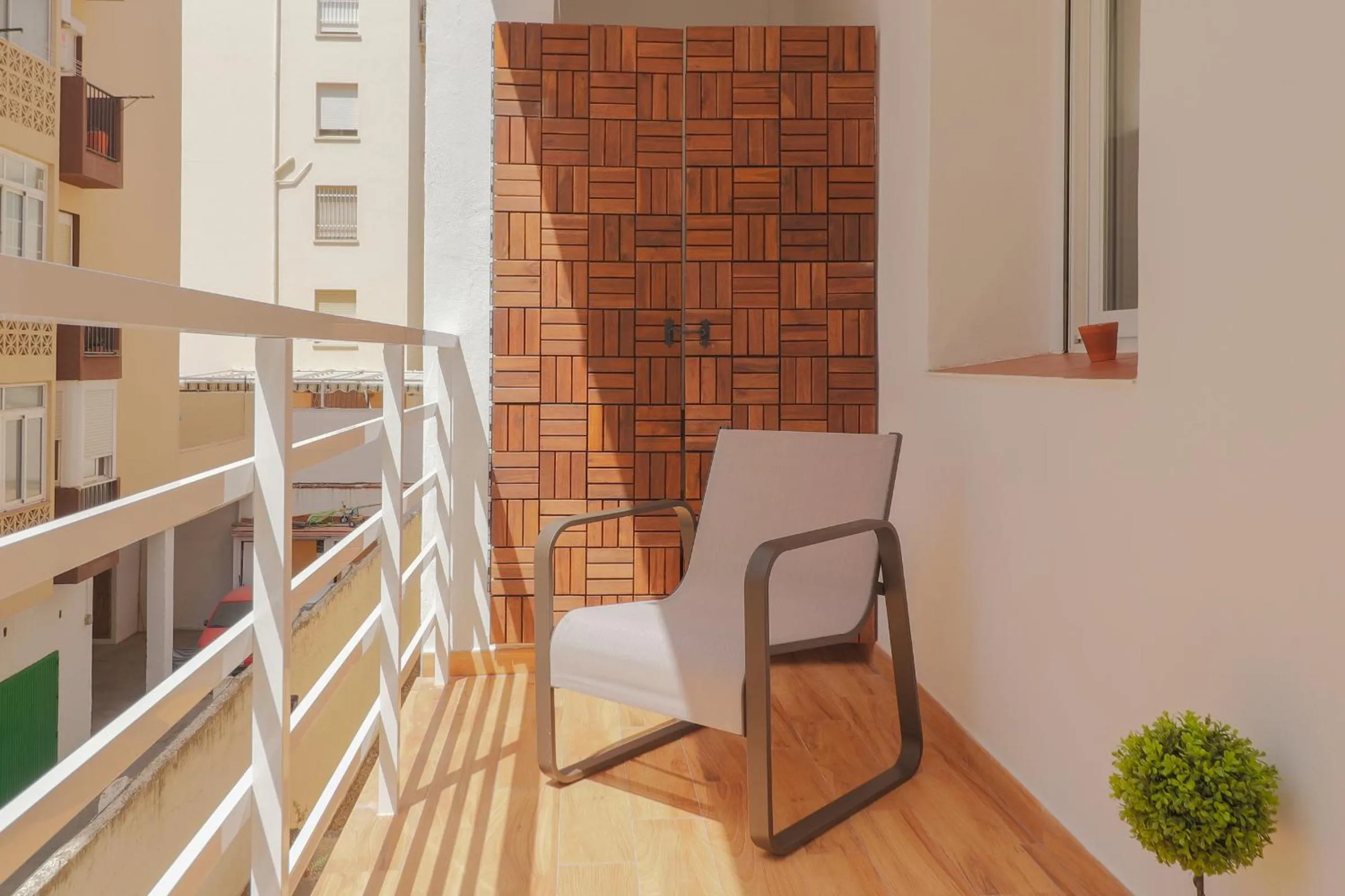 Balcony/Terrace in C102 - Huge and Stylish 5 Bedroom by the Center