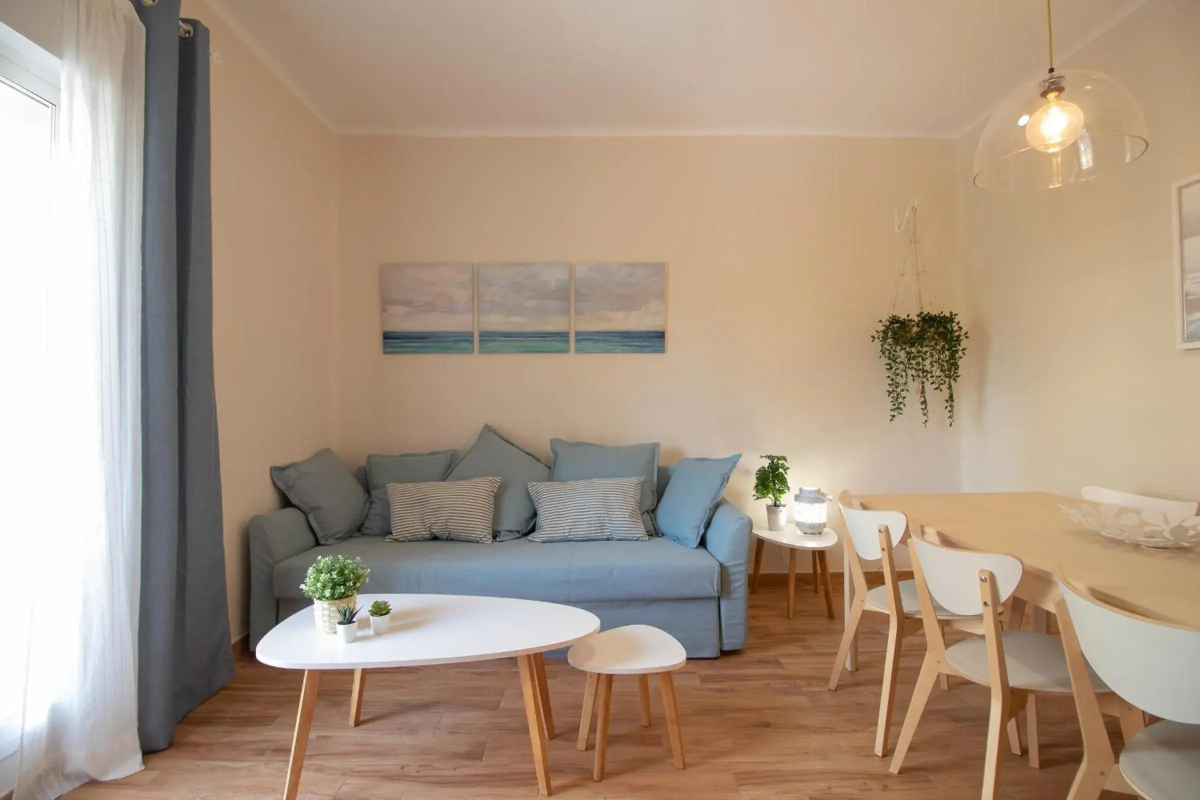 C102 - Huge and Stylish 5 Bedroom by the Center C102 - Huge and Stylish 5 Bedroom by the Center