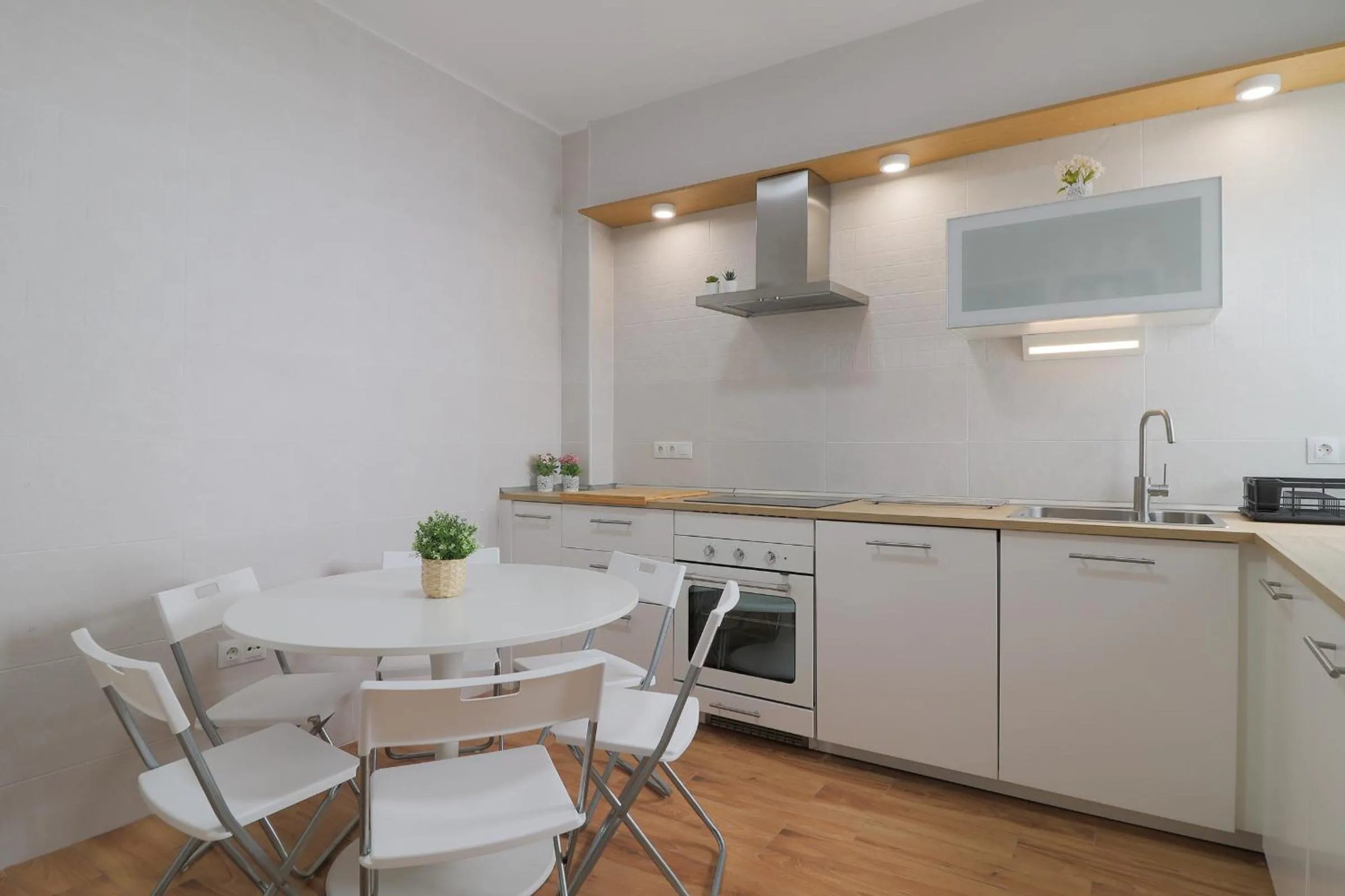 Kitchen or kitchenette in C102 - Huge and Stylish 5 Bedroom by the Center