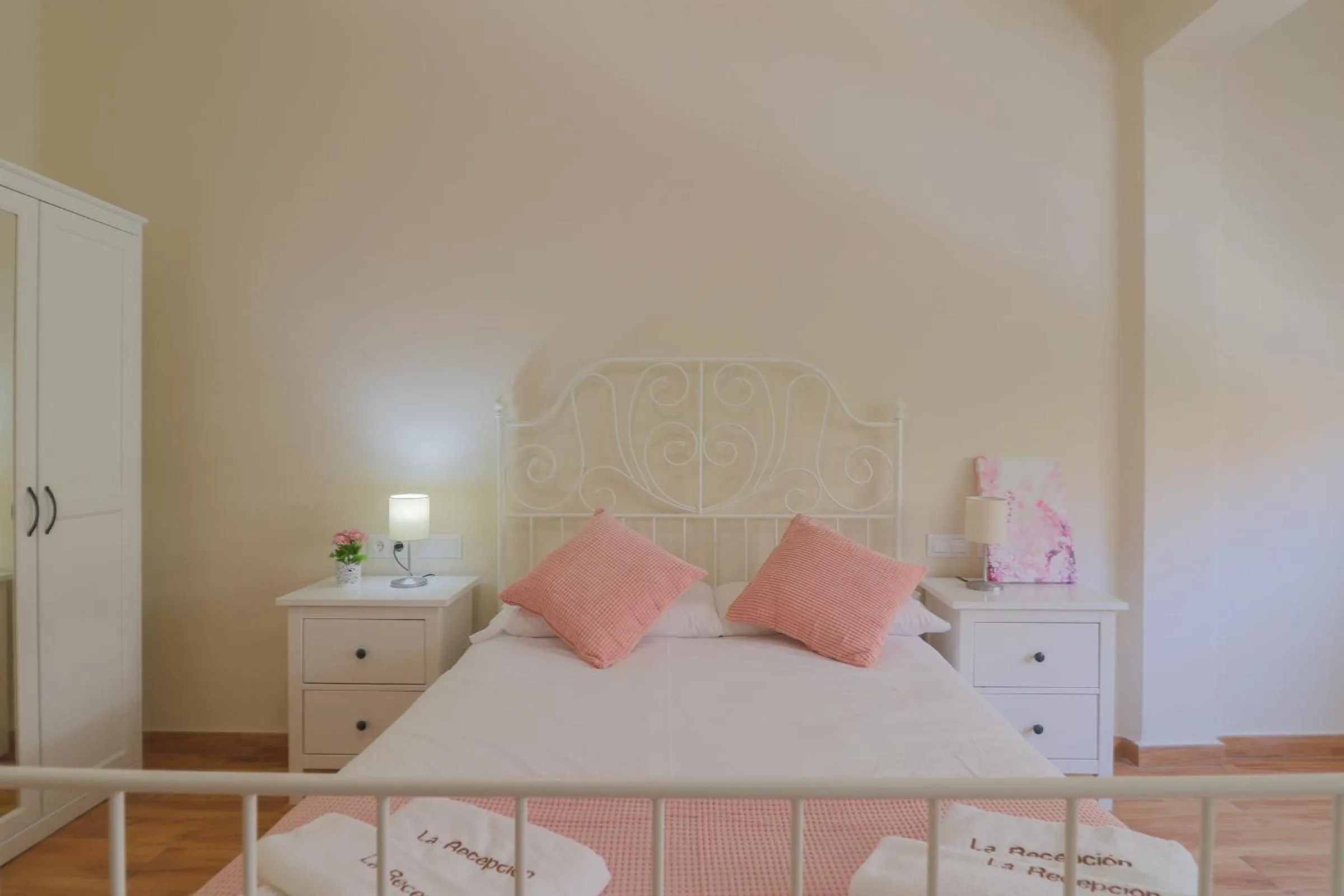 Bedroom, Bed in C102 - Huge and Stylish 5 Bedroom by the Center