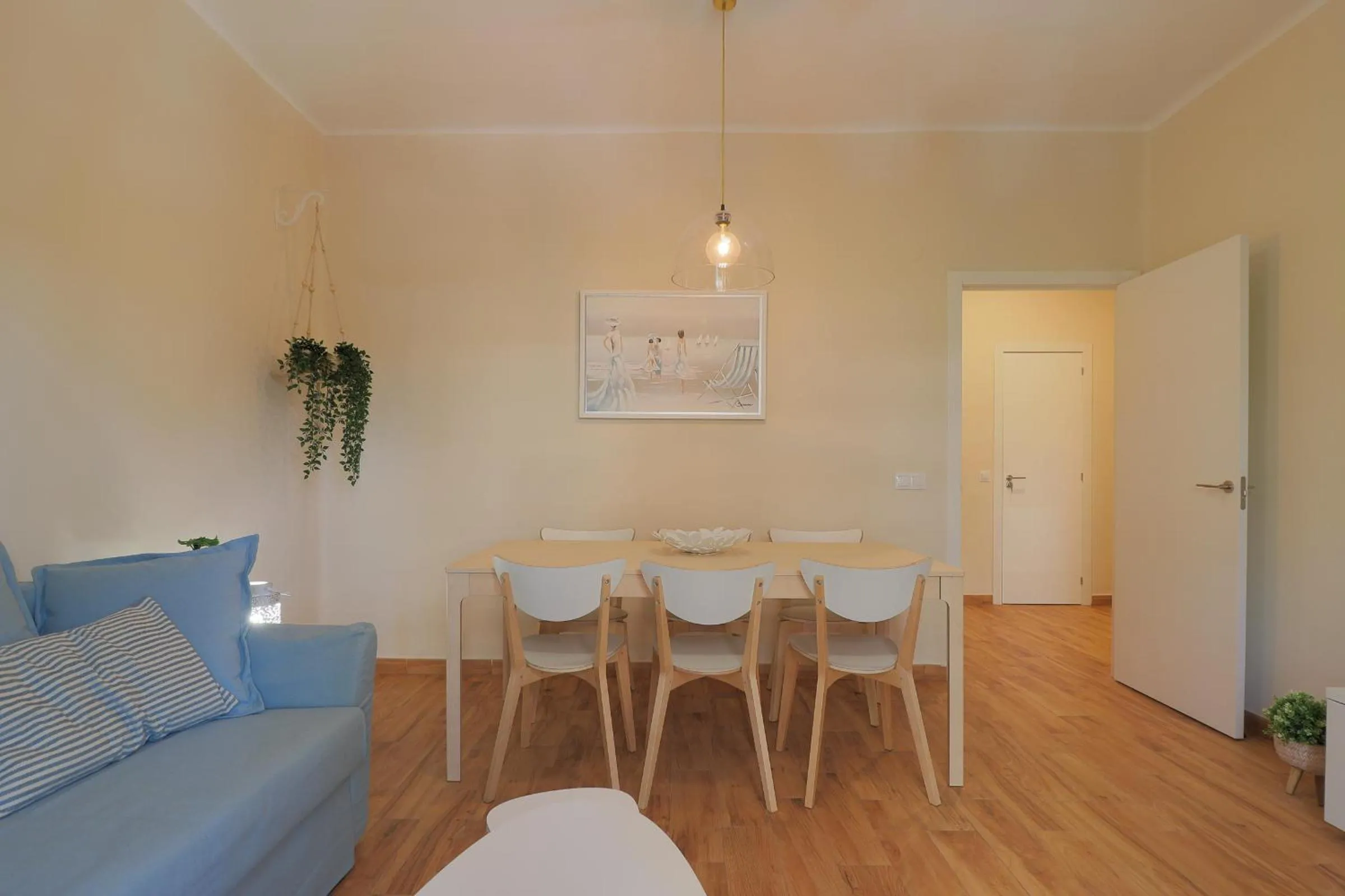 Dining area in C102 - Huge and Stylish 5 Bedroom by the Center