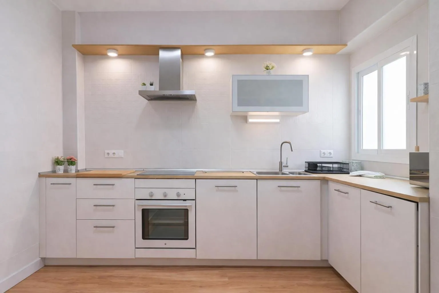 Kitchen or kitchenette in C102 - Huge and Stylish 5 Bedroom by the Center