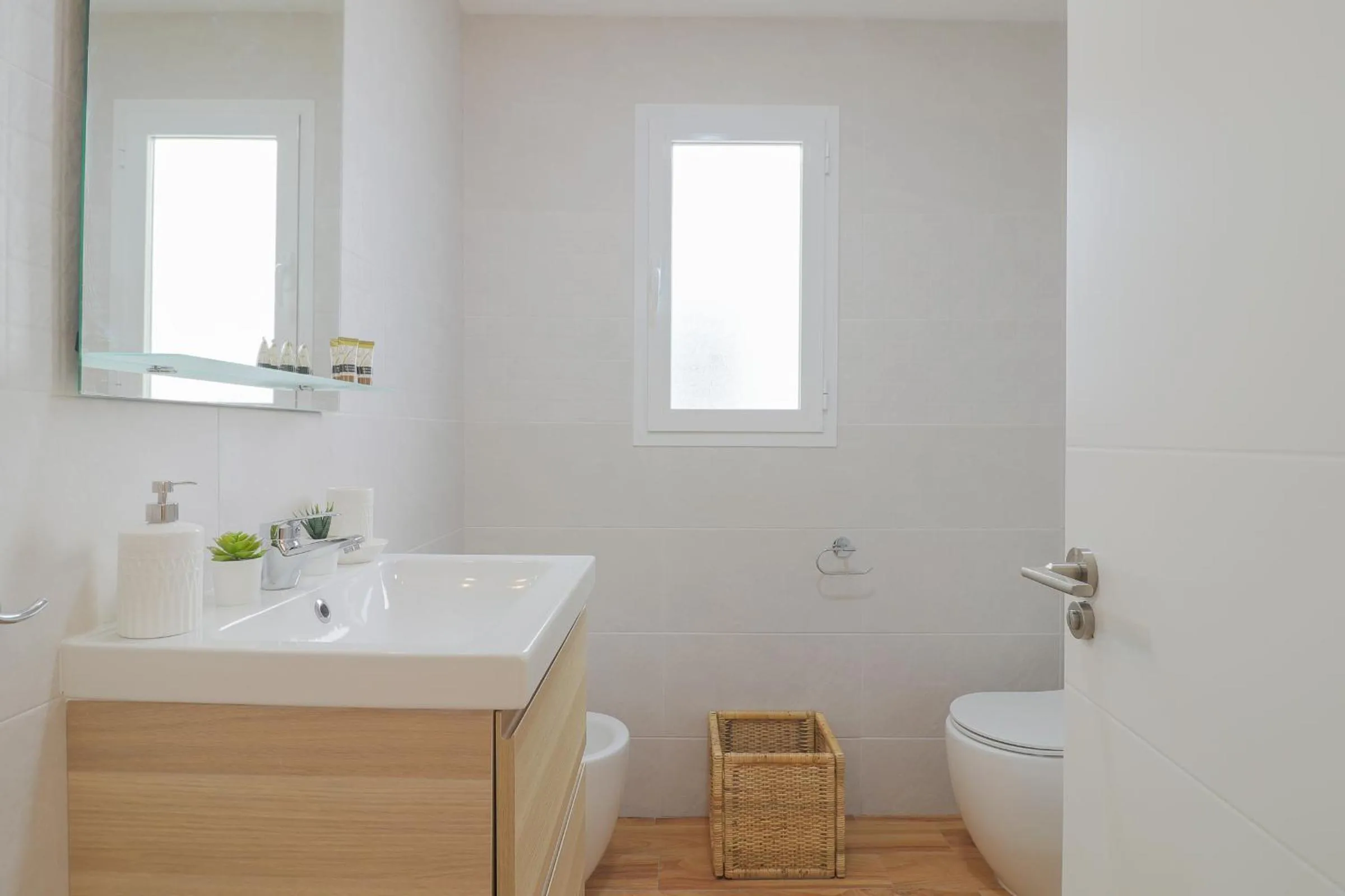 Toilet in C102 - Huge and Stylish 5 Bedroom by the Center