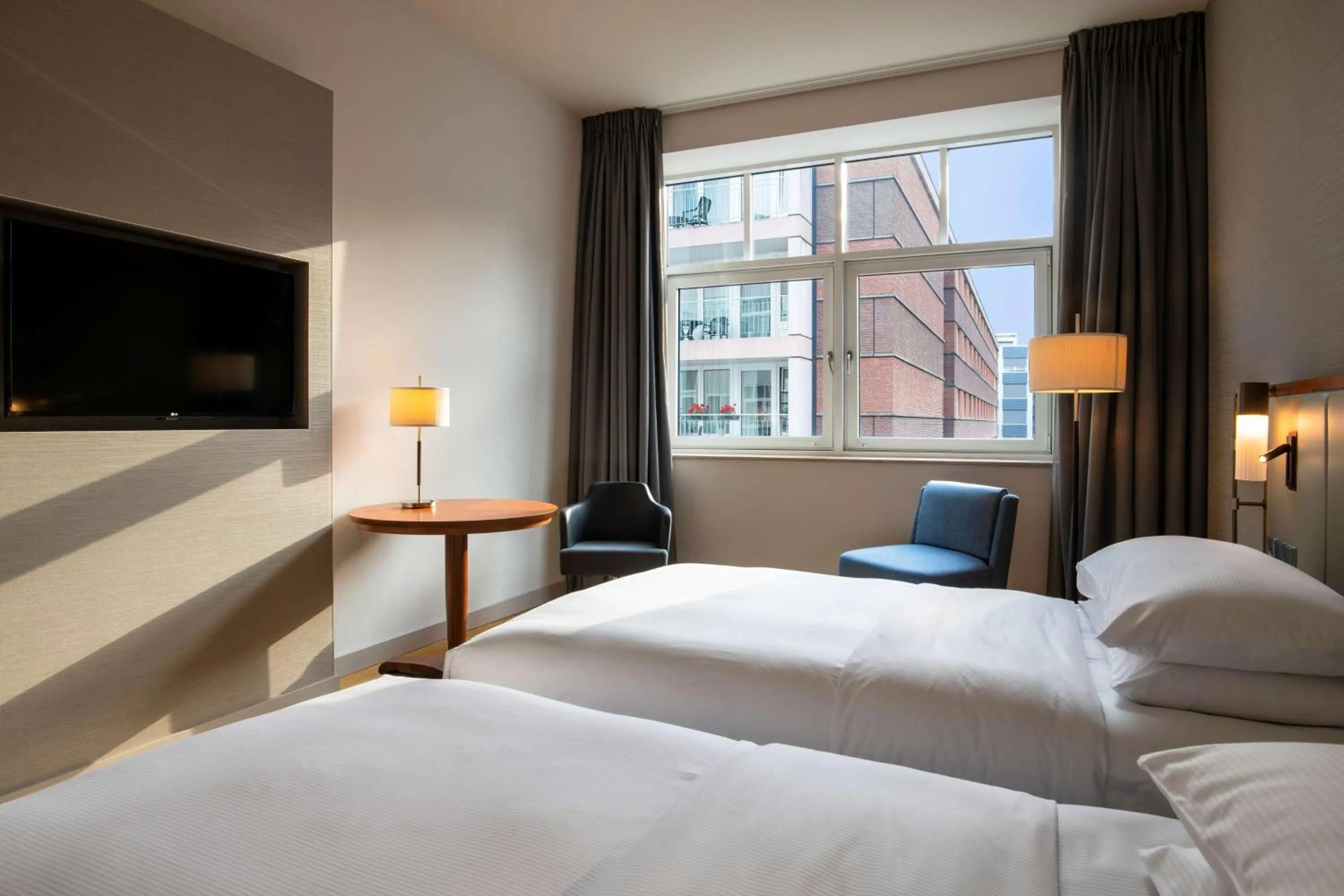 Bedroom, Bed in Hilton Cologne