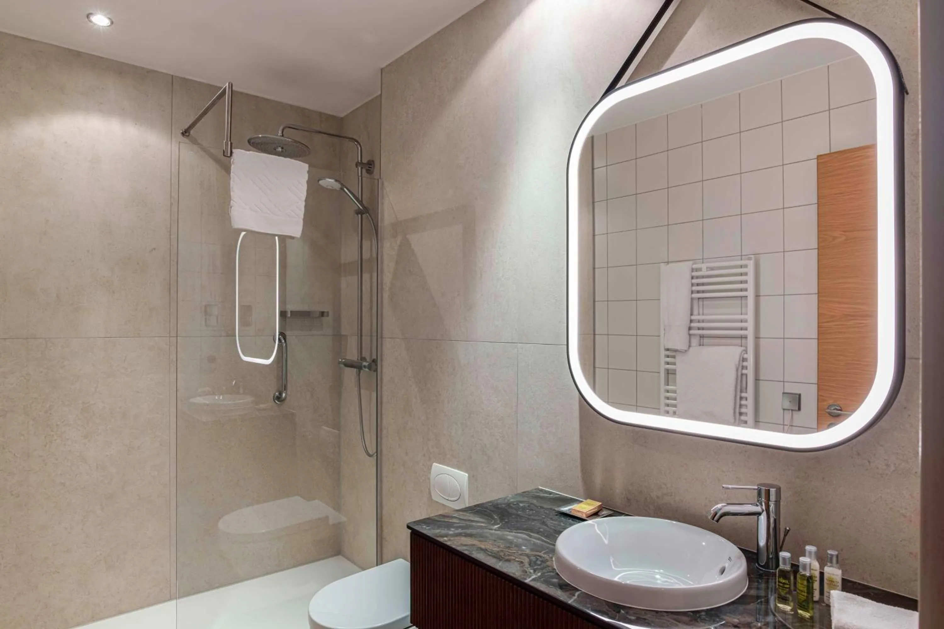 Bathroom in Hilton Cologne