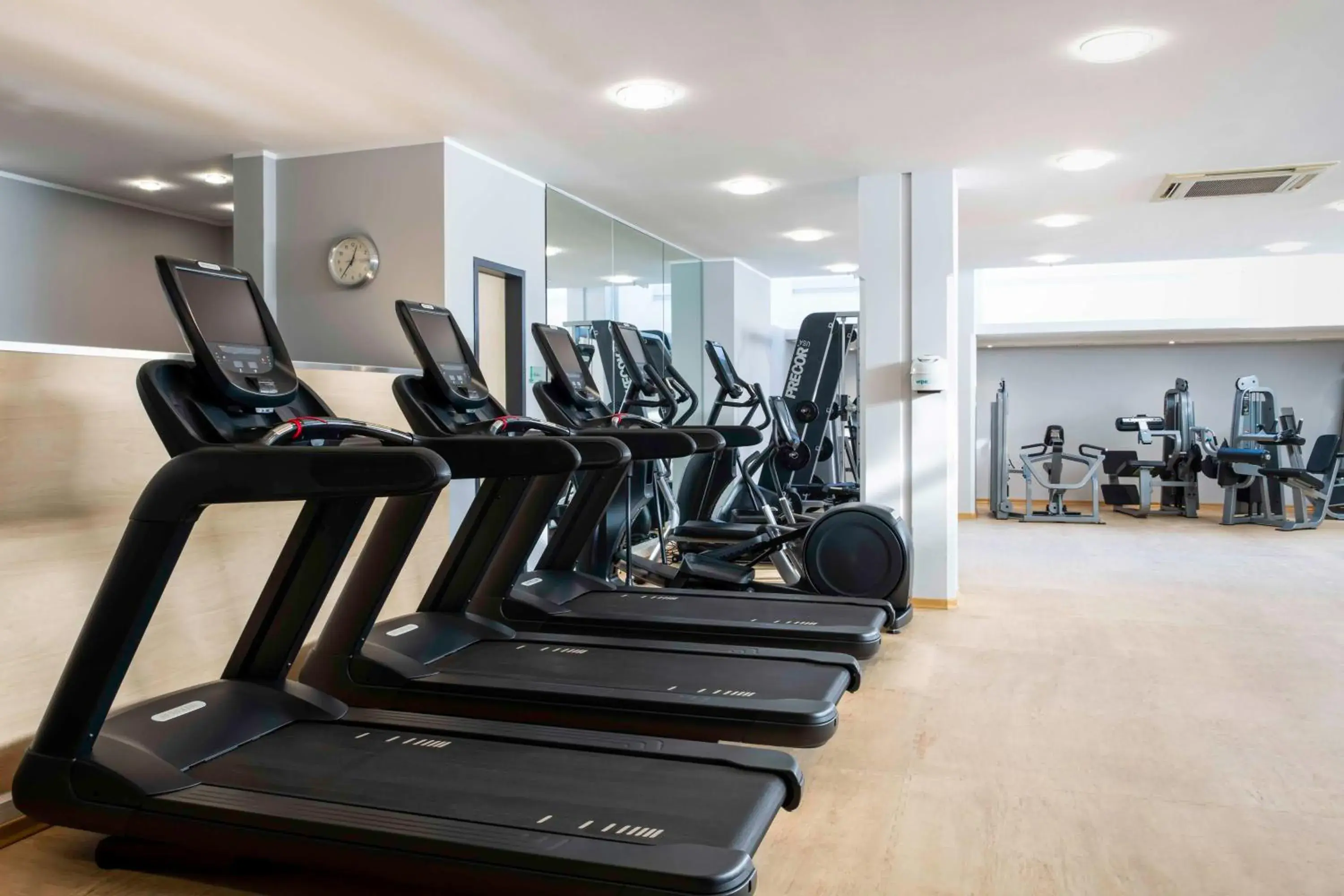 Fitness centre/facilities in Hilton Cologne Fitness centre/facilities in Hilton Cologne