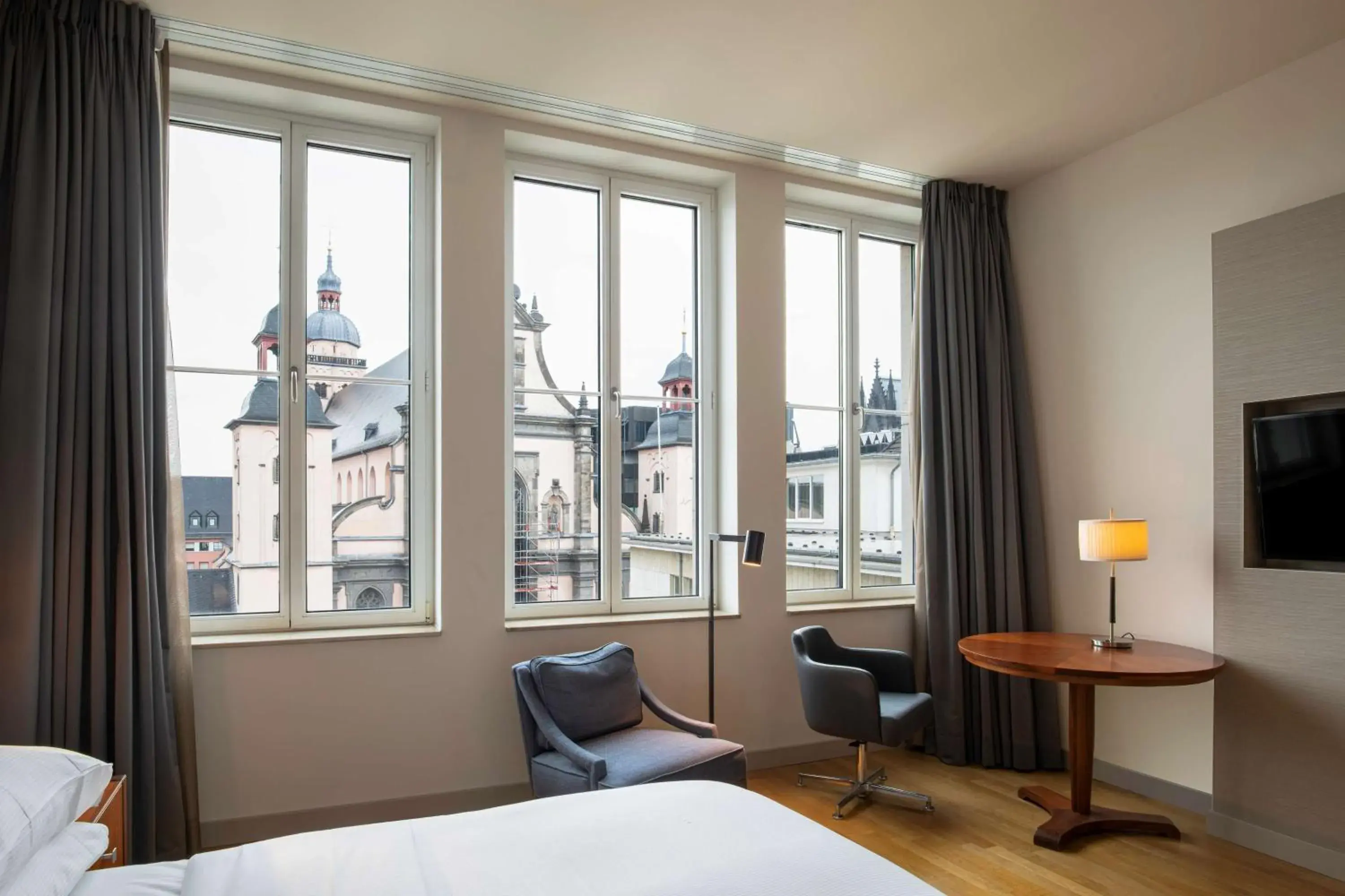 Bedroom, Bed in Hilton Cologne Bedroom, Bed in Hilton Cologne