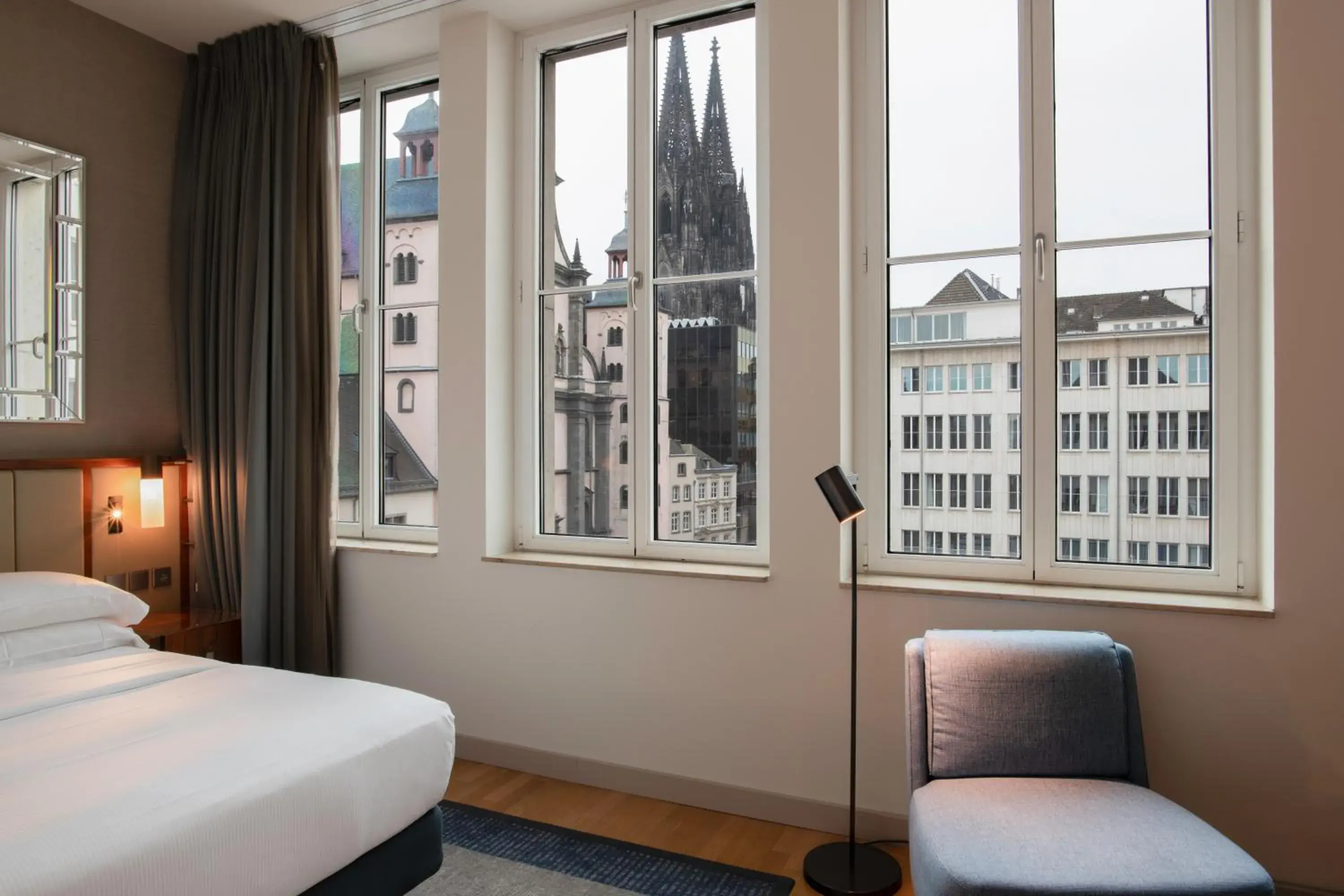 View (from property/room), Bed in Hilton Cologne View (from property/room), Bed in Hilton Cologne