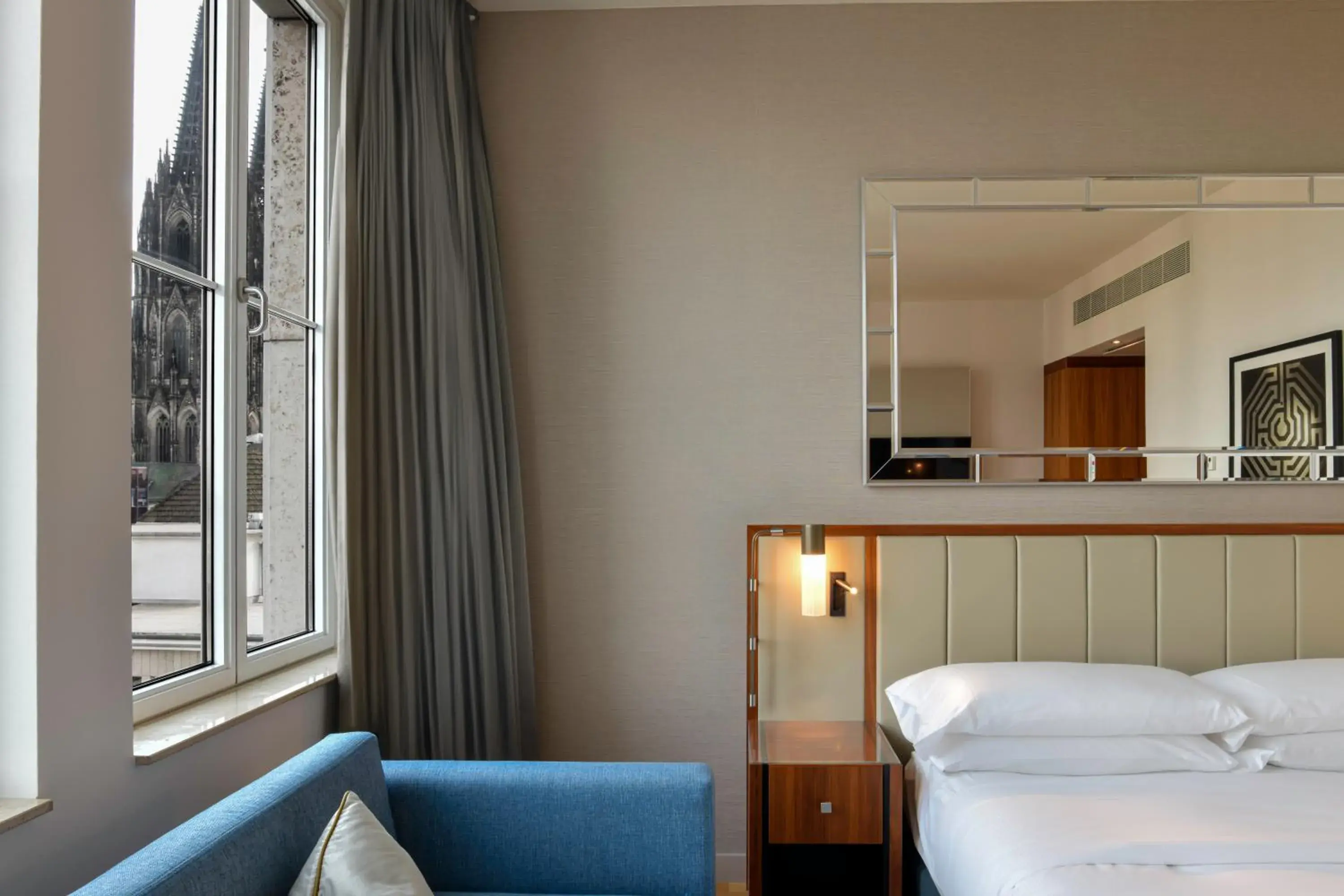 View (from property/room), Bed in Hilton Cologne View (from property/room), Bed in Hilton Cologne